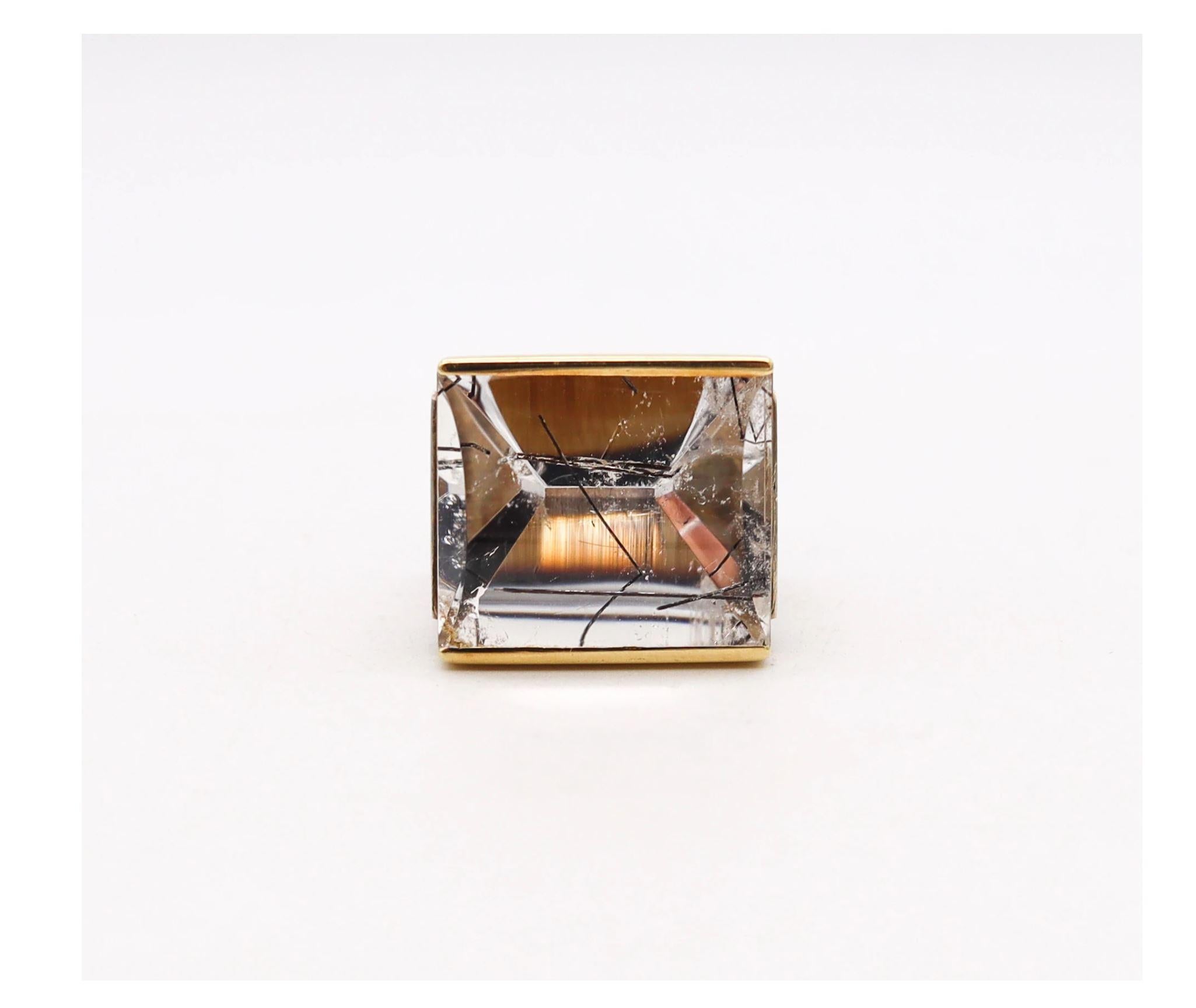 German-Swiss Bauhaus modernism squared ring

A modernism and contemporary geometric ring made in the northern Europe area, probably from Germany or Switzerland. This sculptural piece has been crafted with impeccable details in solid yellow gold of