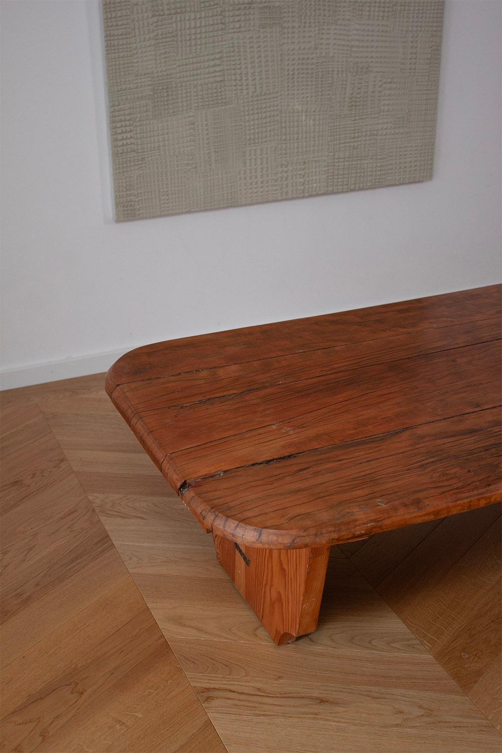 Mesa de sofá de madera de estilo rústico alemana hecha con la encimera de una antigua panadería en venta 2