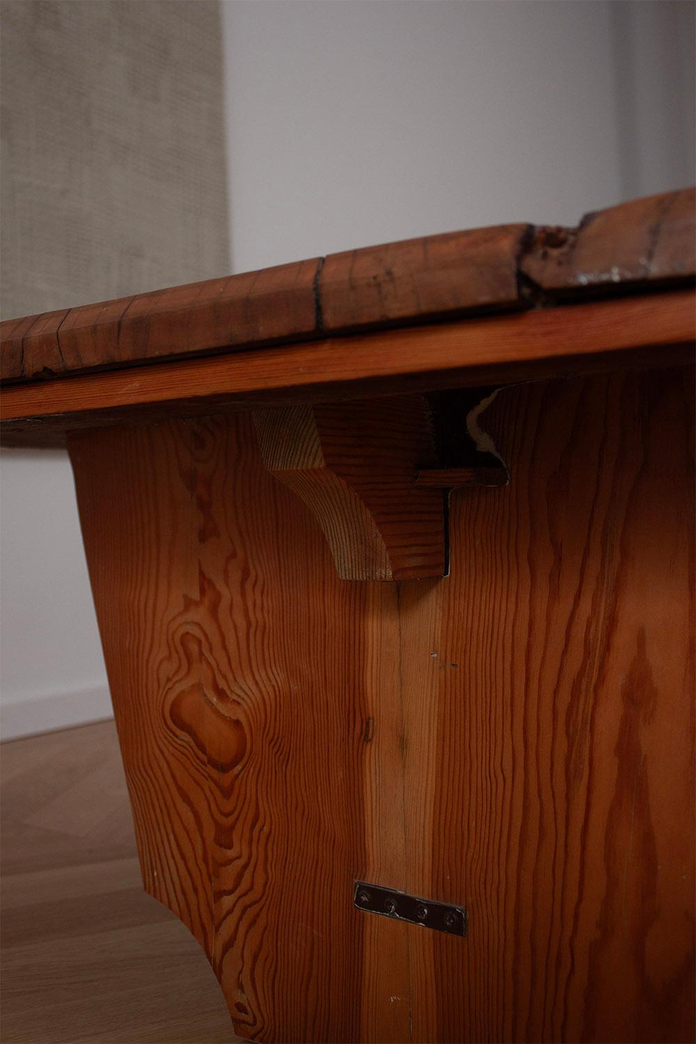 Mesa de sofá de madera de estilo rústico alemana hecha con la encimera de una antigua panadería en venta 7