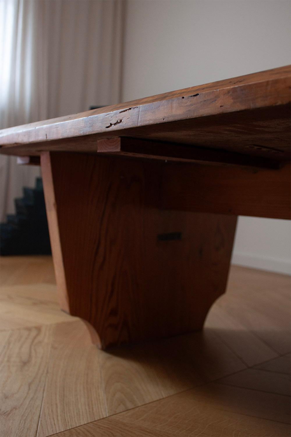 Mesa de sofá de madera de estilo rústico alemana hecha con la encimera de una antigua panadería en venta 9