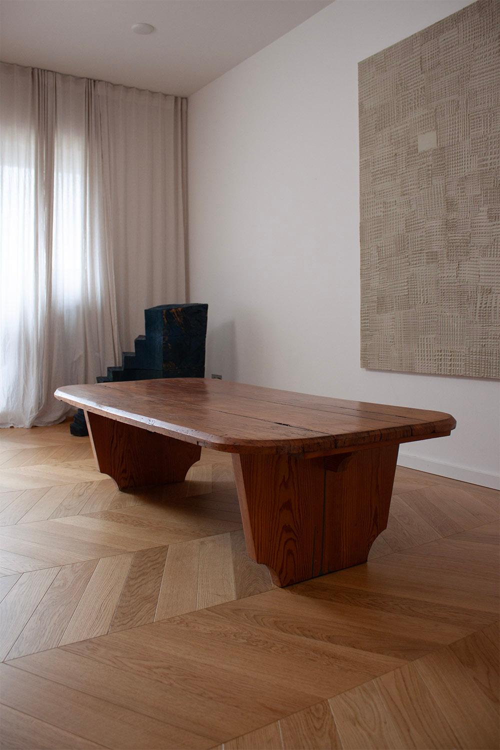Mesa de sofá de madera de estilo rústico alemana hecha con la encimera de una antigua panadería en venta 10