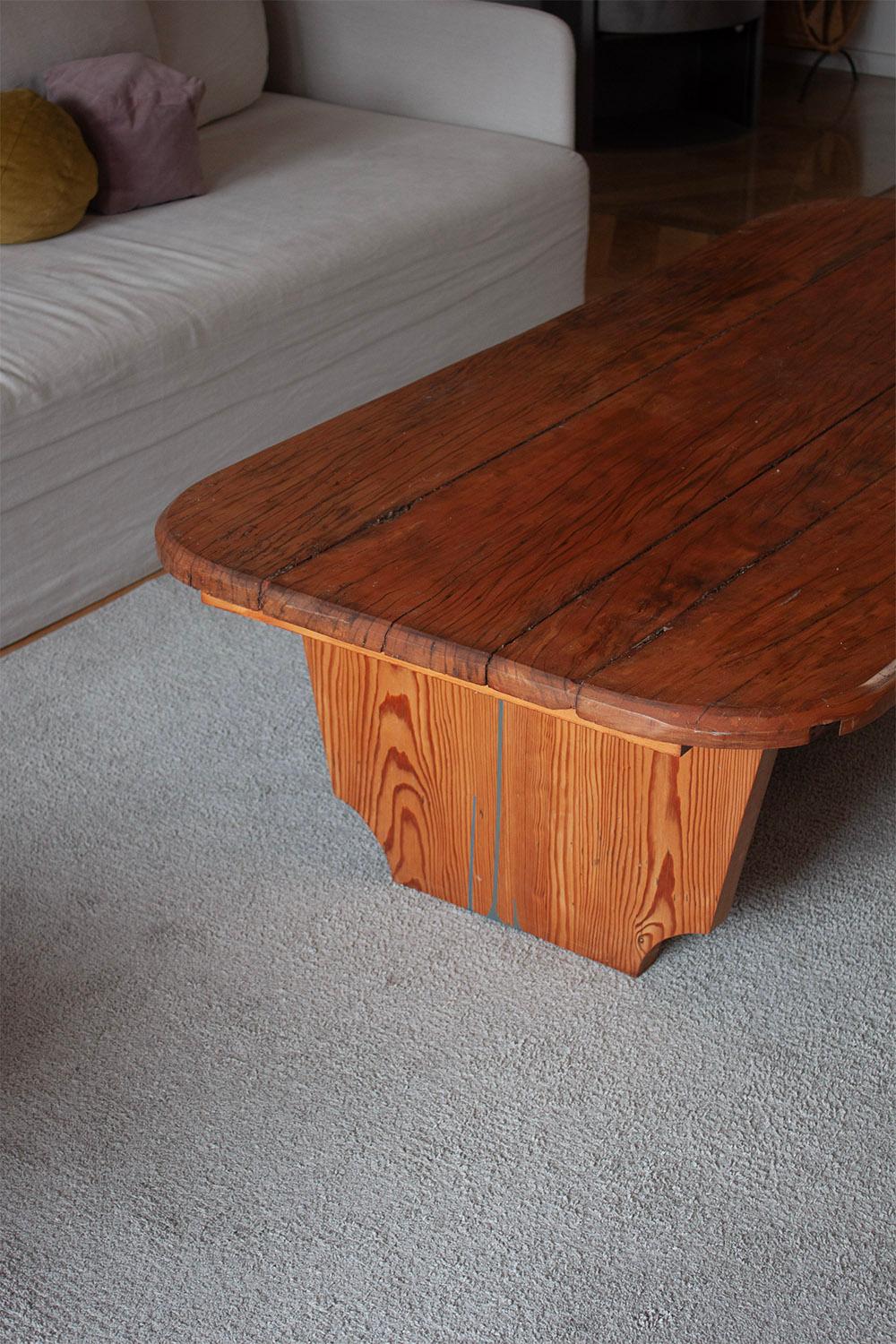Mesa de sofá de madera de estilo rústico alemana hecha con la encimera de una antigua panadería Alemán en venta