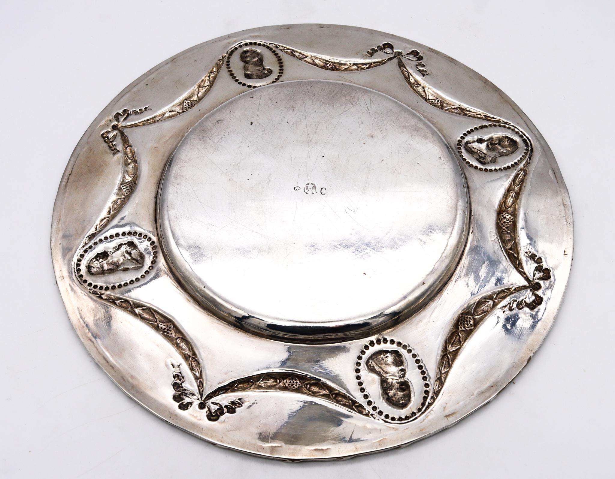 Germany Hanau 1820 Neoclassical Decorative Dish Plate in Solid Sterling Silver In Excellent Condition For Sale In Miami, FL