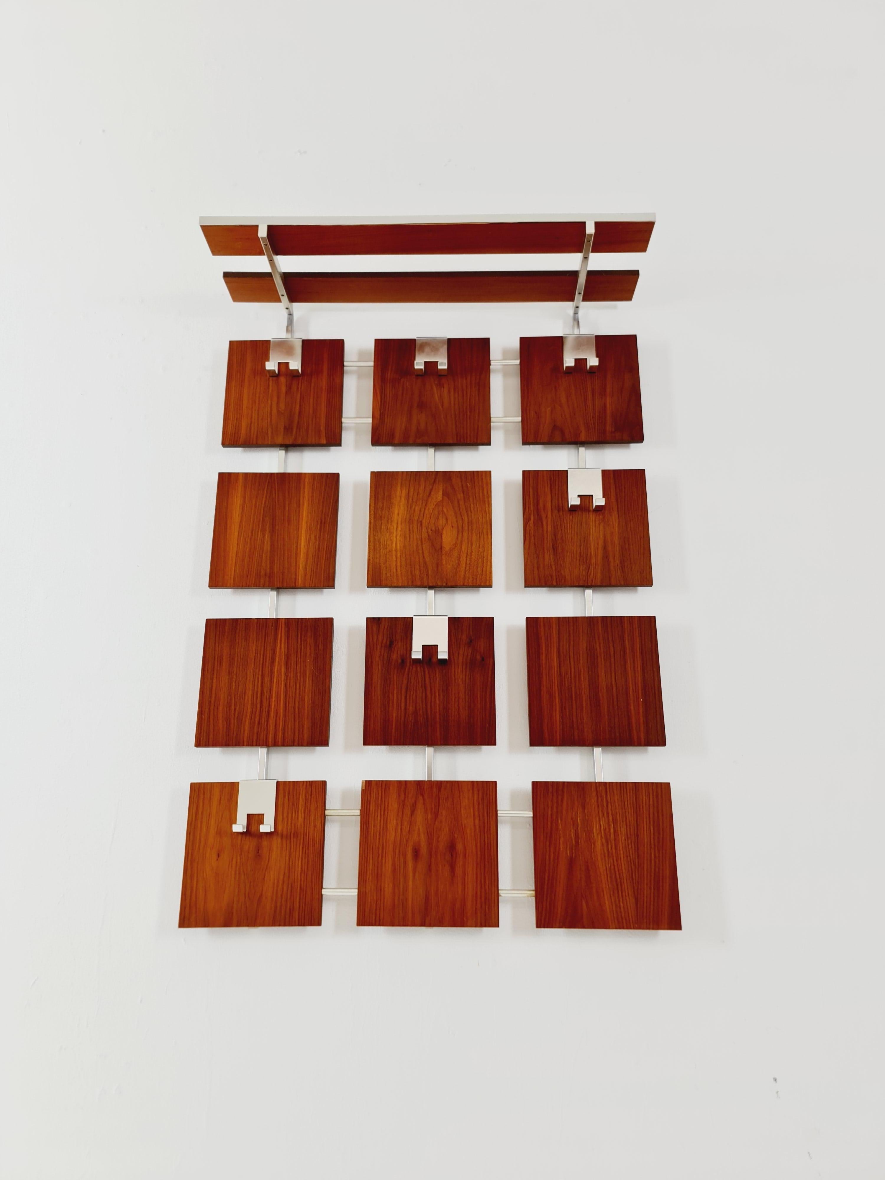 Germany Mid Century coat rack/ hallway wall wardrobe/ hat rack, 1960s 

Germany Rockabilly Beautiful and well-preserved teak and chrome coat rack from the 1960s, which serves as a hat rack and 8 hooks  hallway embellished.  

Very good vintage