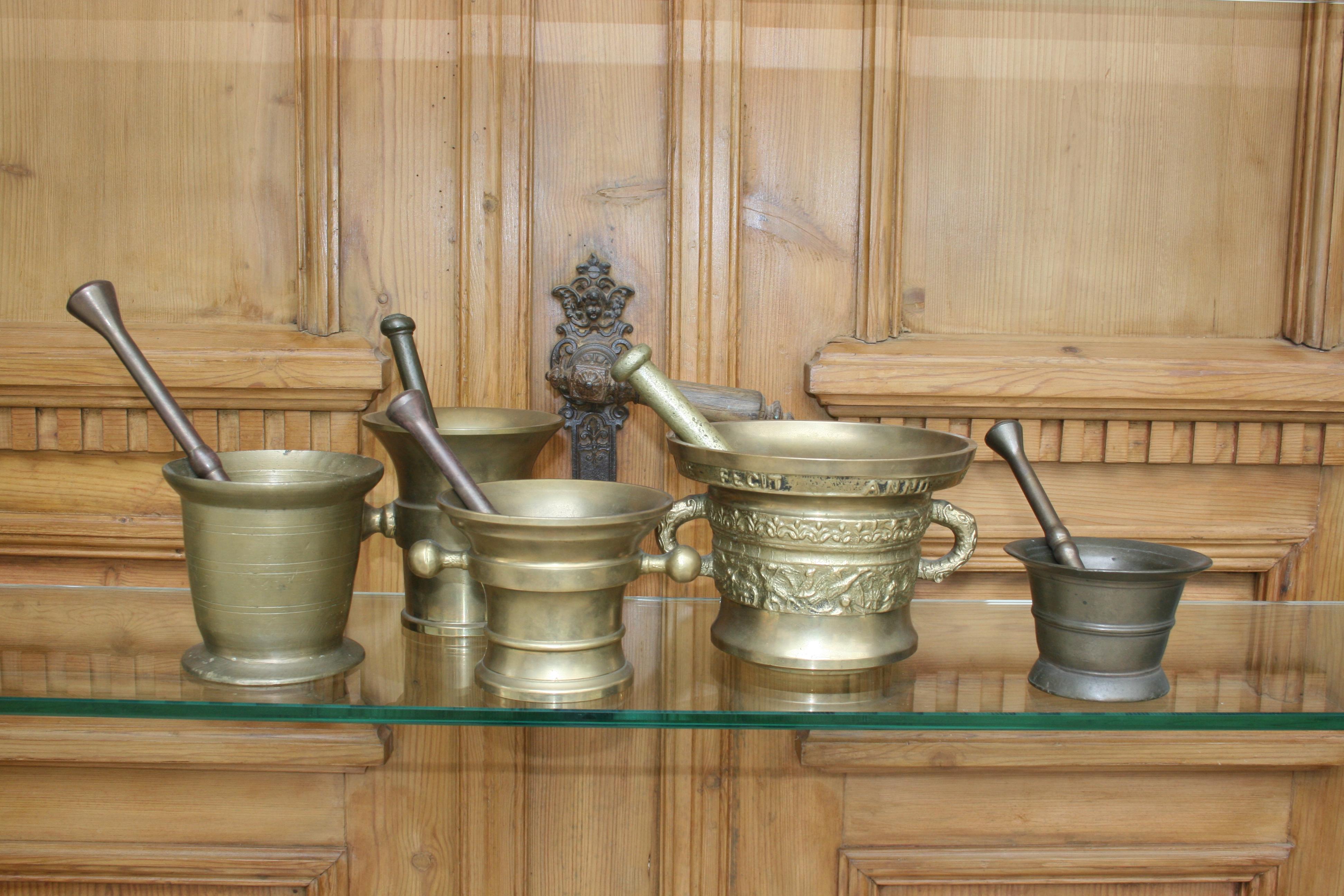 Set of 5 different German apothecary mortars with pestles.
All from the period, circa 1900.

Dimensions:
13 cm high x 18 cm diameter / 5.11 inch high x 7.08 inch diameter,
13 cm high x 12,5 cm diameter / 5.11 inch high x 4.92 inch