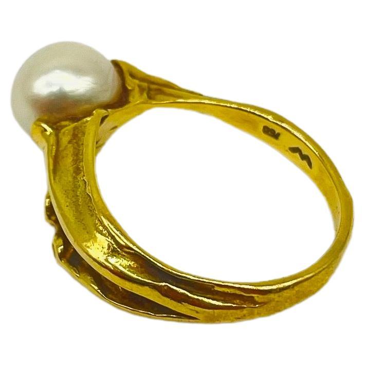 Aesthetic Movement Germany wurzbacher 18k yellow gold ring with pearl and diamond  For Sale
