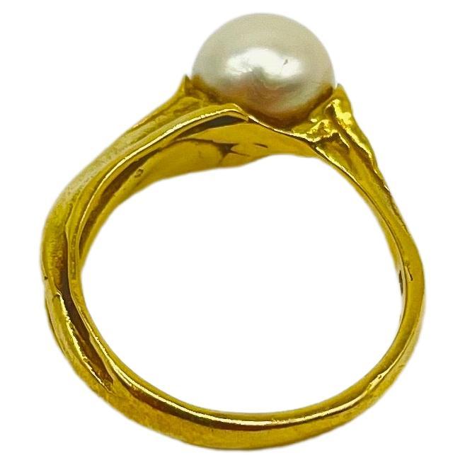 Brilliant Cut Germany wurzbacher 18k yellow gold ring with pearl and diamond  For Sale