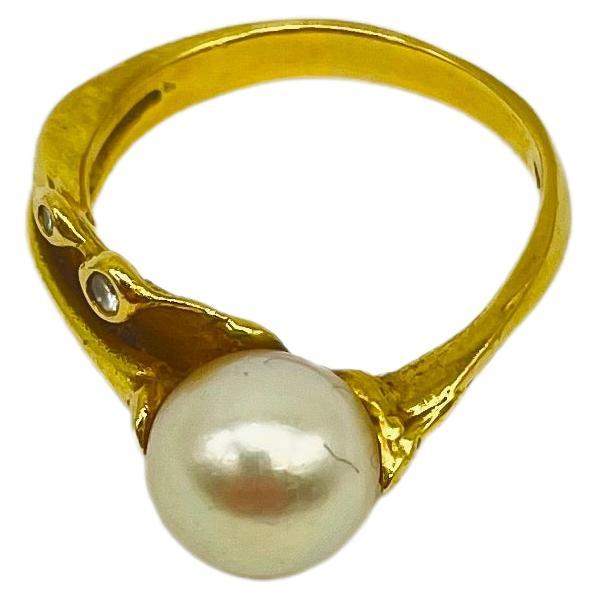 Germany wurzbacher 18k yellow gold ring with pearl and diamond  In Good Condition For Sale In Berlin, BE