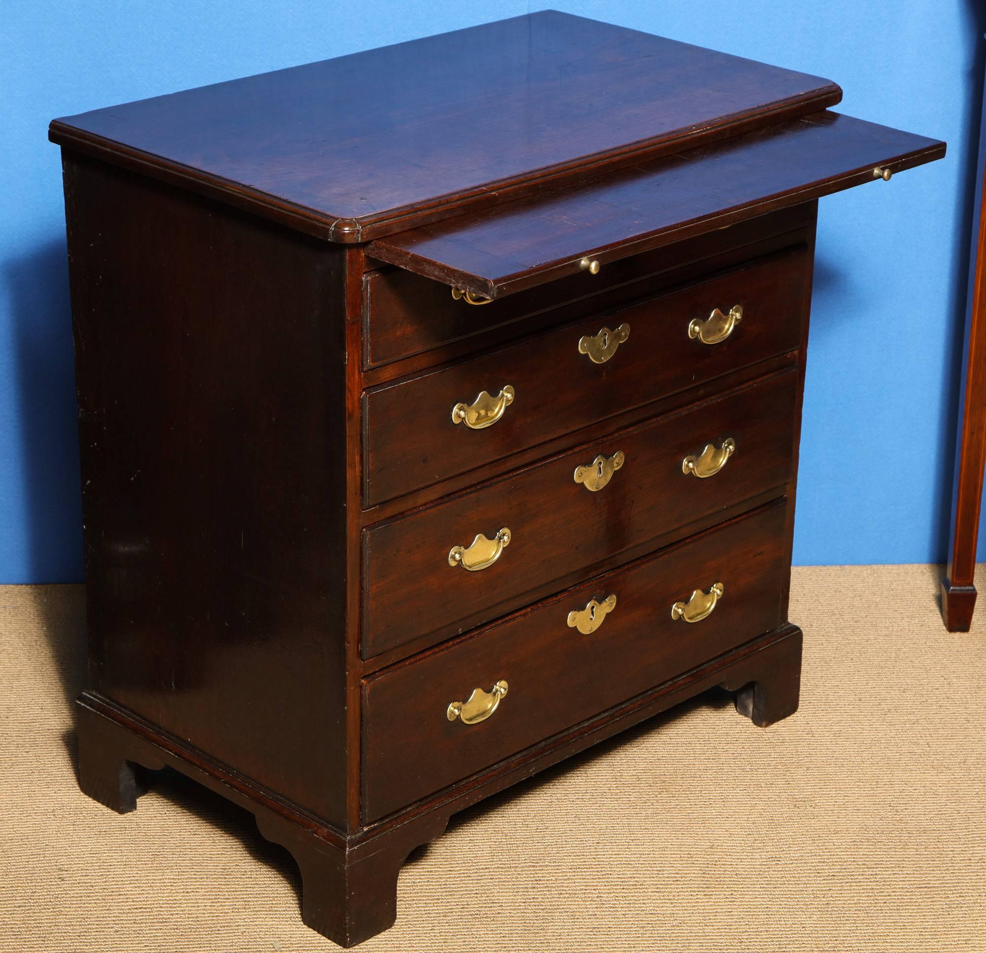 Hand-Carved George II Mahogany Bachelor's Chest of Drawers, English, circa 1750 in Stock For Sale