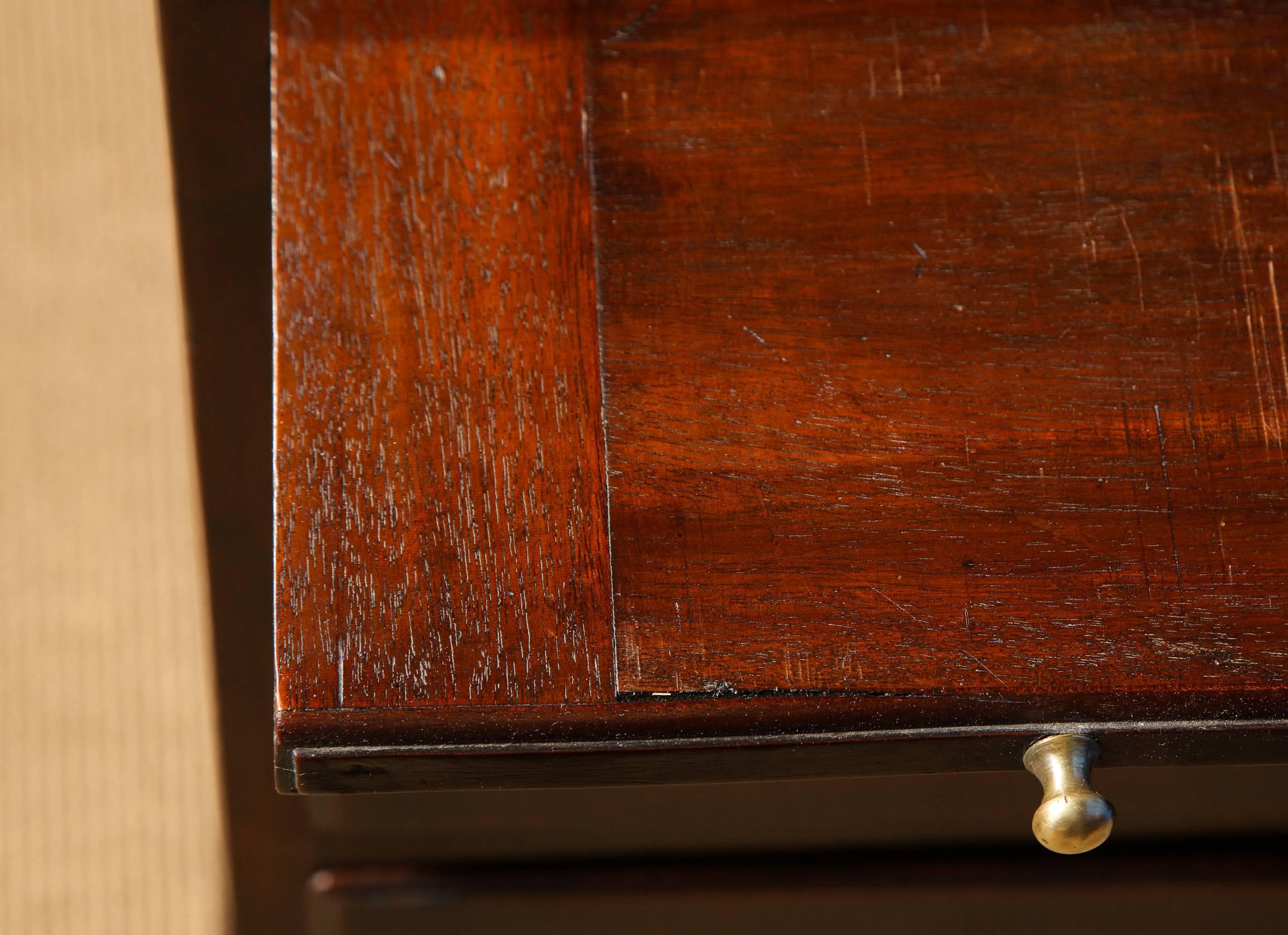 Mid-18th Century George II Mahogany Bachelor's Chest of Drawers, English, circa 1750 in Stock For Sale