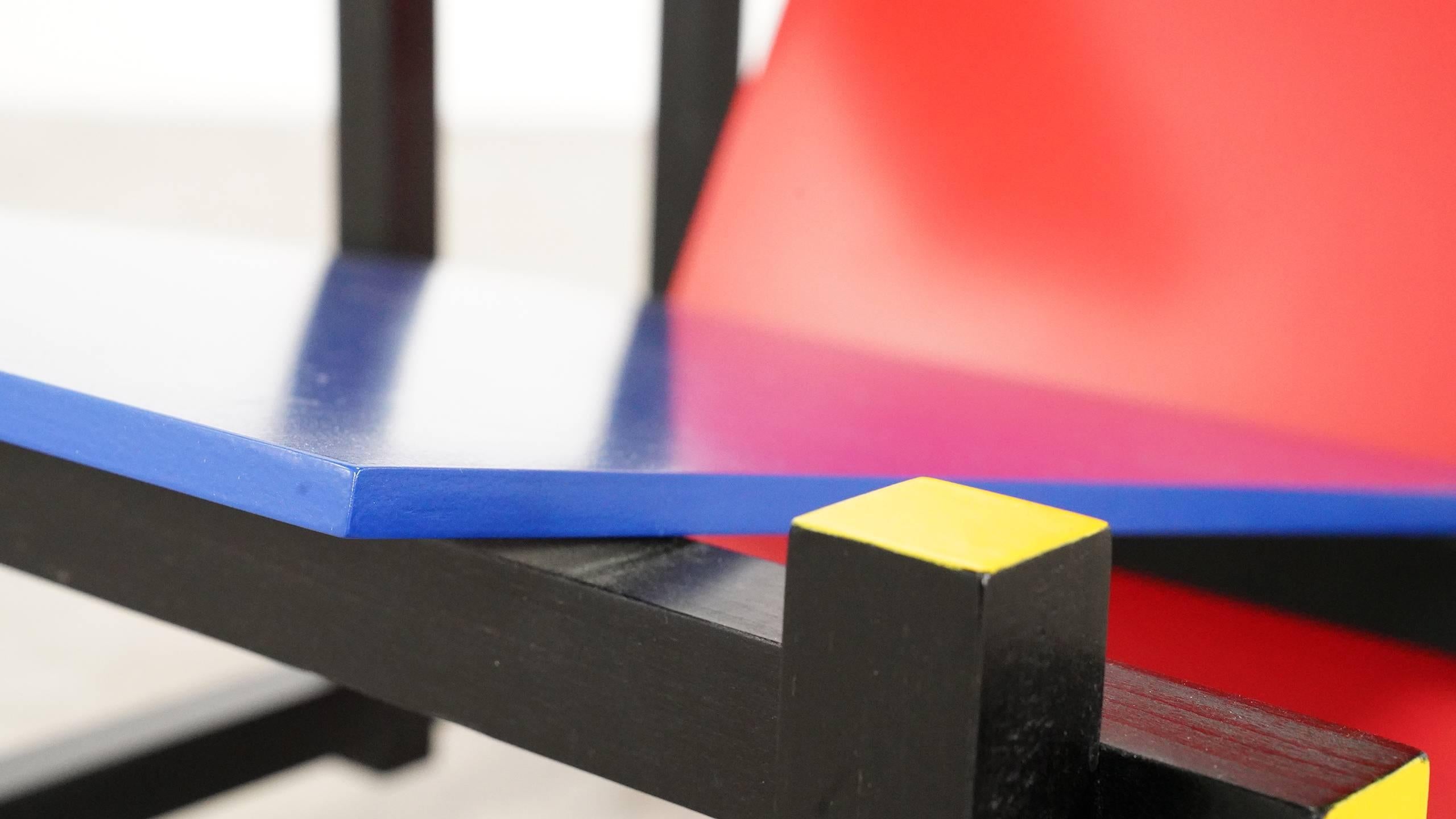 Bauhaus Gerrit Rietveld, Red Blue Chair, True-to-Scale Replica, 1970