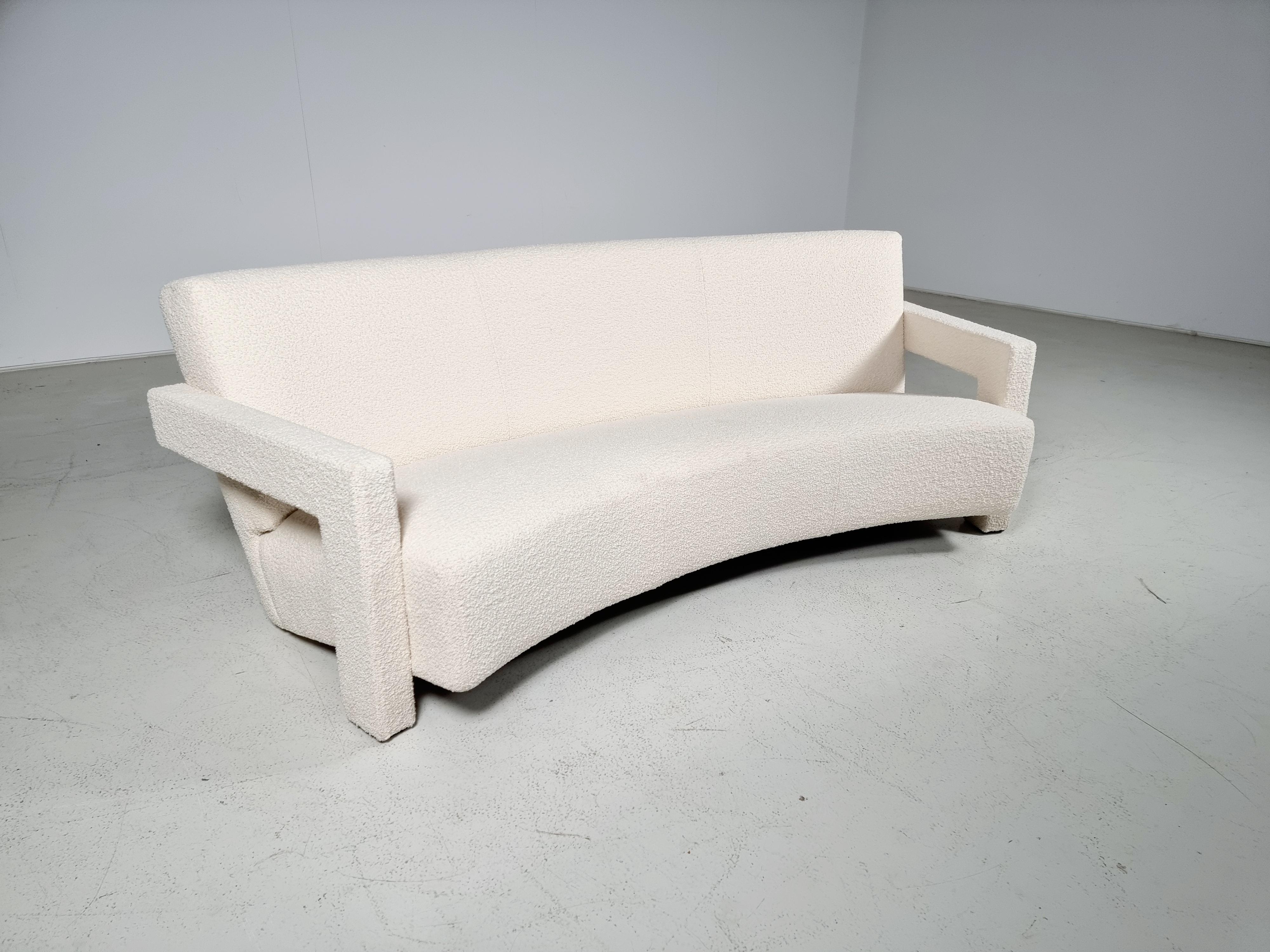 Original 637 curved ‘Utrecht’ sofa designed by Gerrit Thomas Rietveld, the Netherlands, designed 1935. This sofa is from the Cassina collection 1990s
Reupholstered in a Bergamo 2 creme boucle by Bisson Bruneel France.
