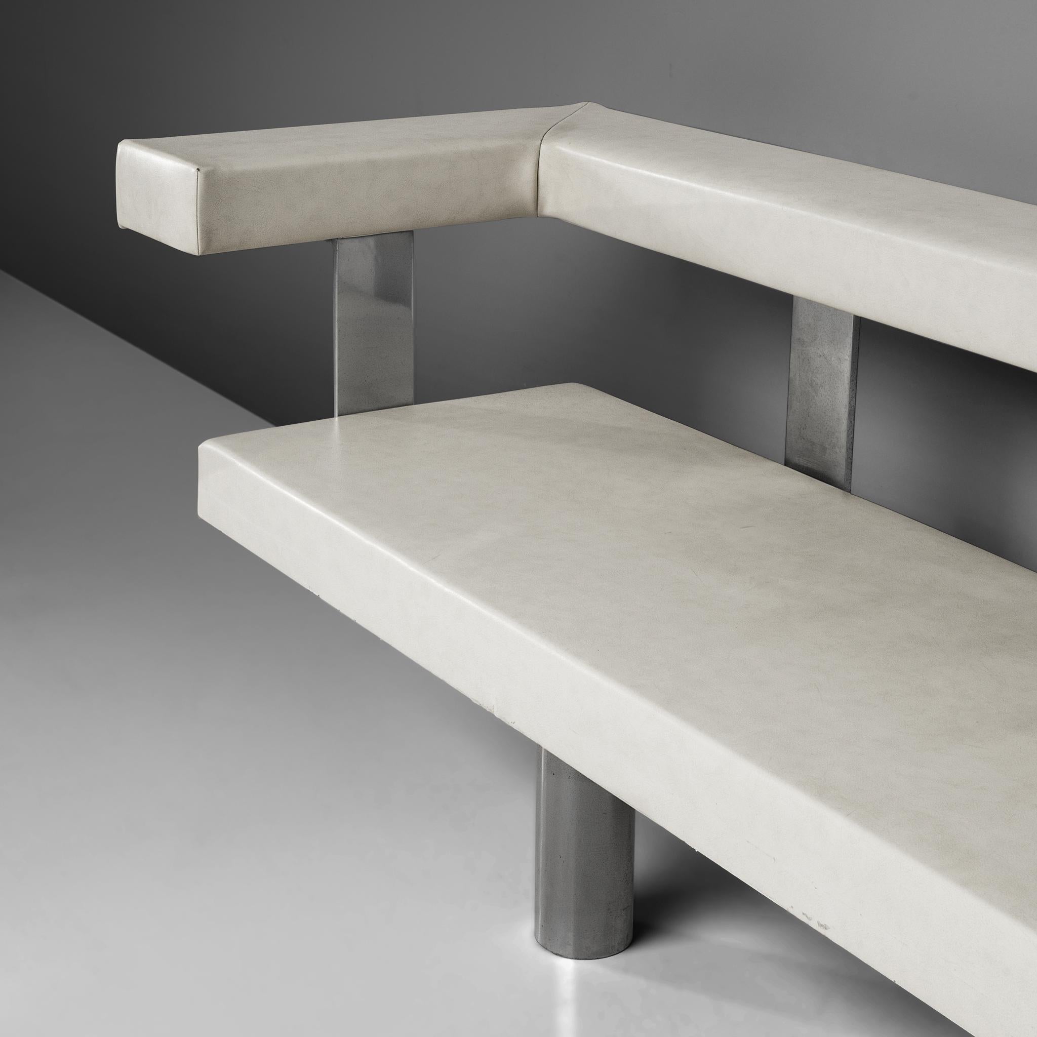 Gerrit Rietveld und J. Tricht Langes Sofa  (Metall) im Angebot