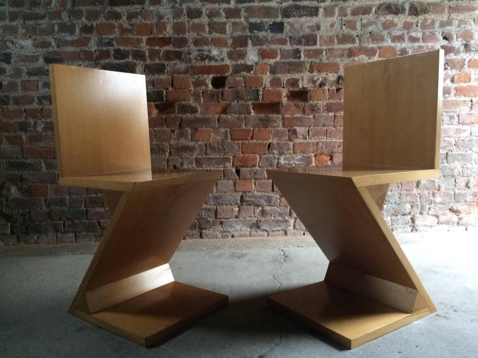 20th Century Pair of Gerrit Rietveld Design Zig Zag Chairs, Mid-Century Modern Birch