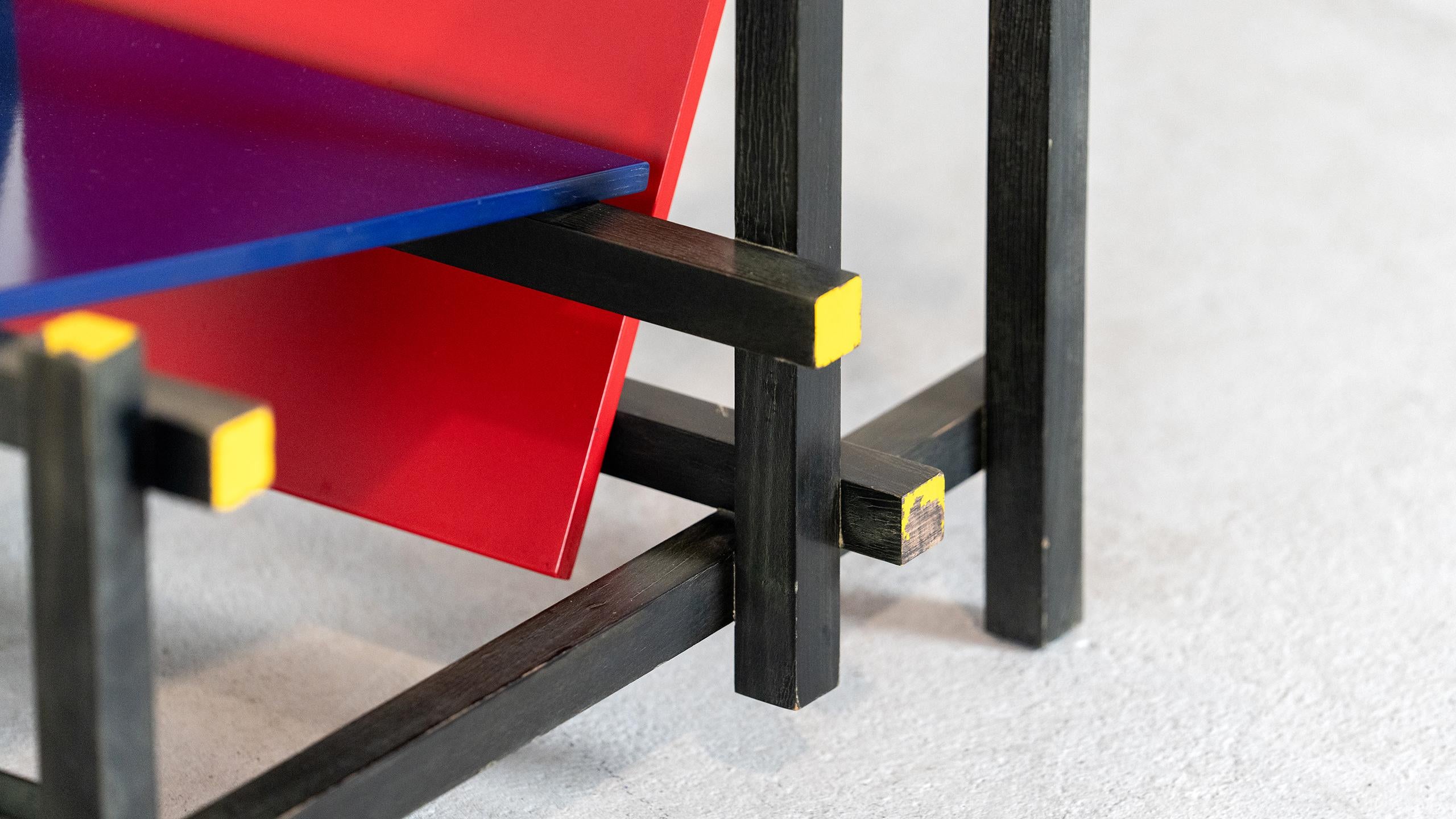 Gerrit Rietveld - Silla temprana roja y azul nº 231 de Cassina De Stijl  Bauhaus 3