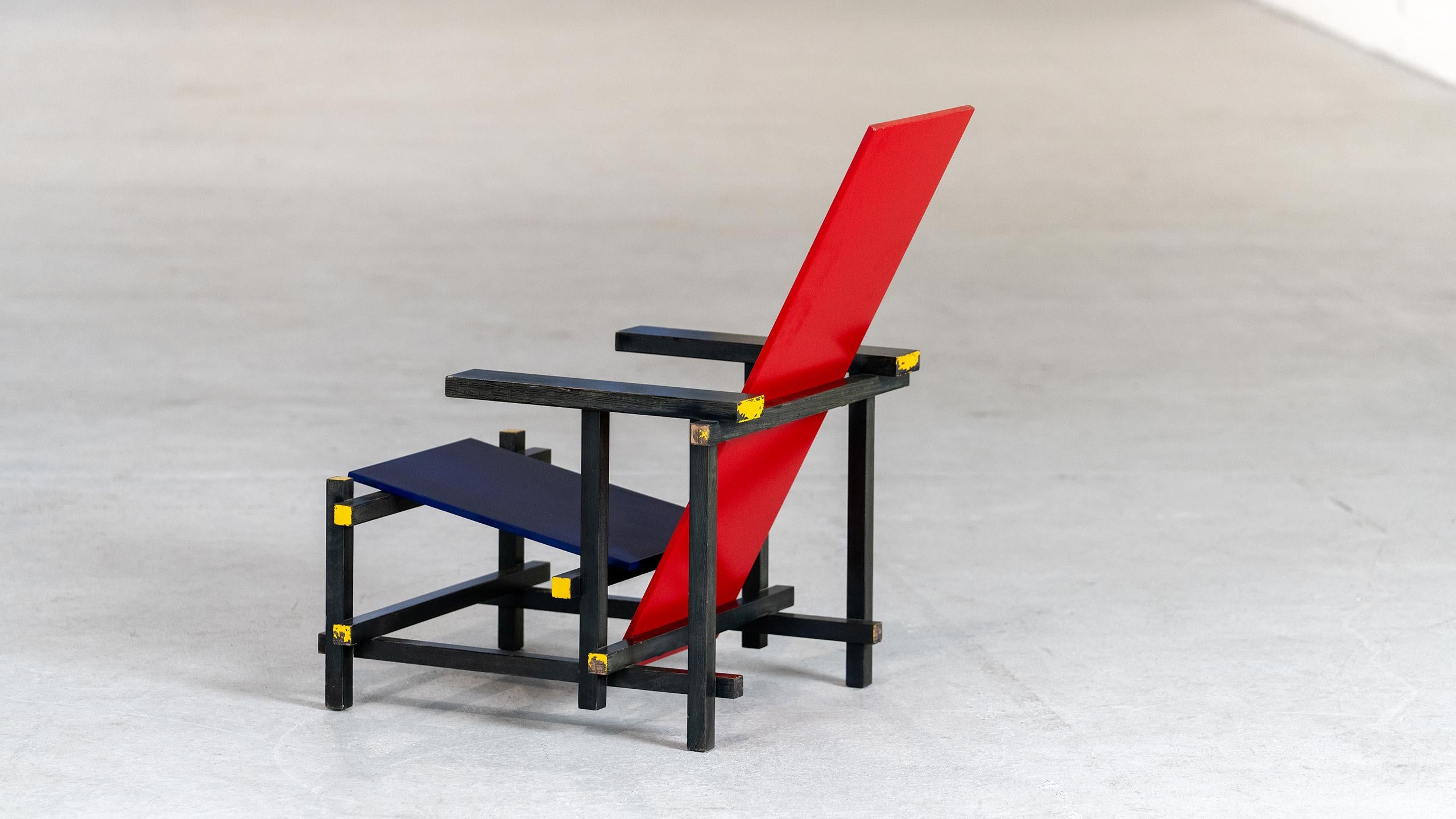Gerrit Rietveld - Silla temprana roja y azul nº 231 de Cassina De Stijl  Bauhaus 5