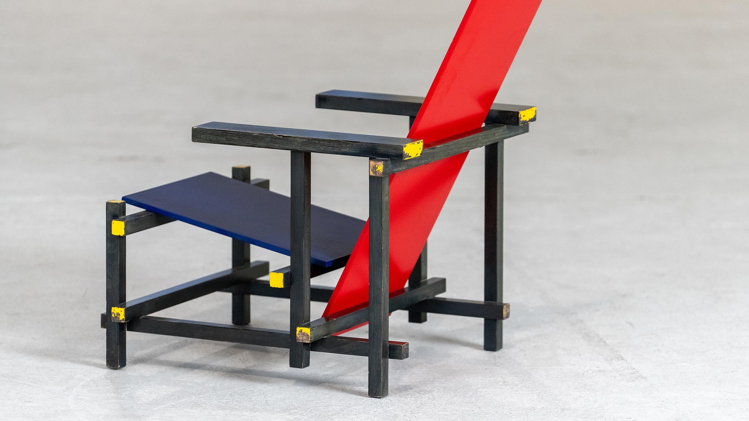 Gerrit Rietveld - Silla temprana roja y azul nº 231 de Cassina De Stijl  Bauhaus 6