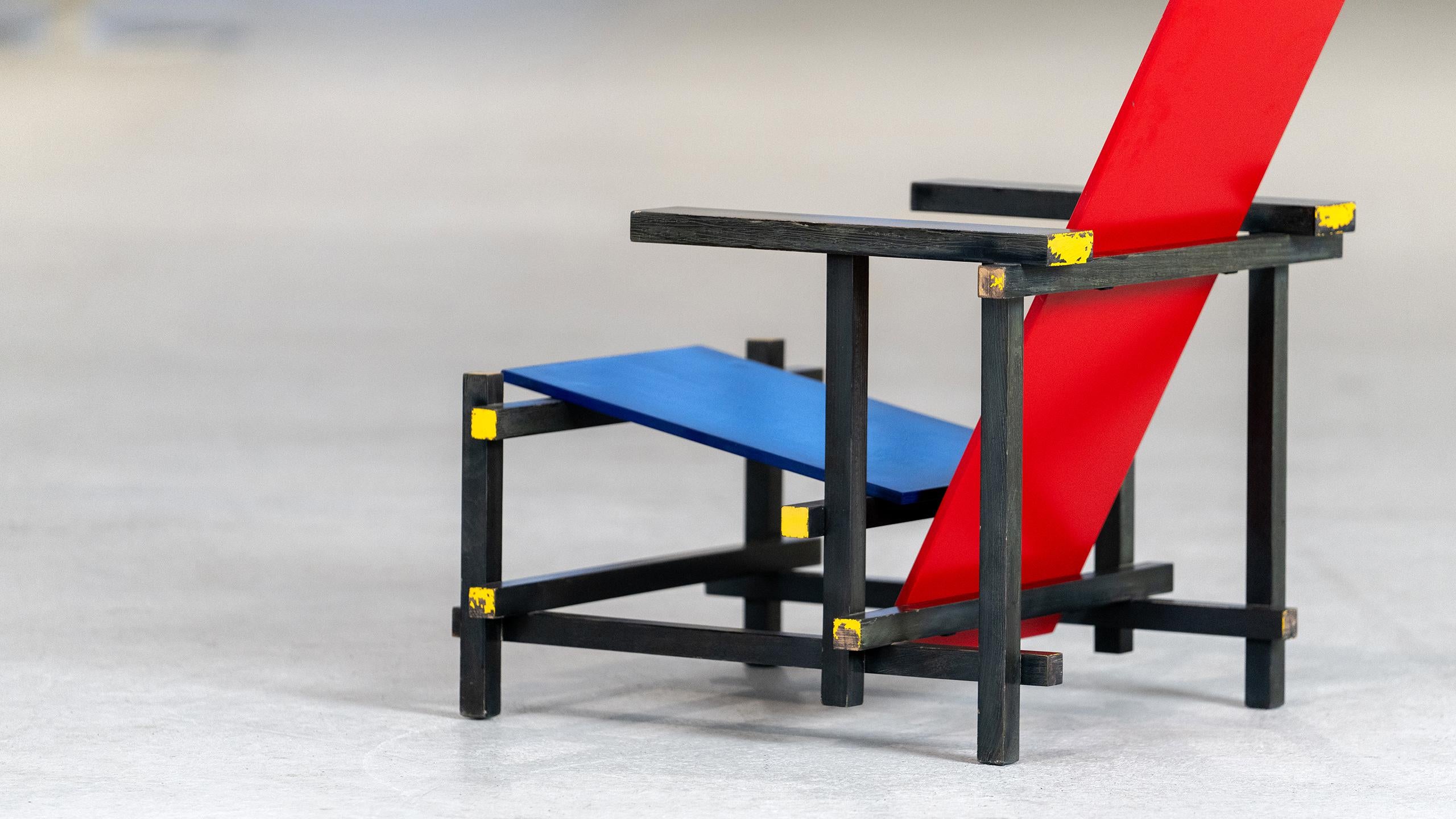 Gerrit Rietveld - Silla temprana roja y azul nº 231 de Cassina De Stijl  Bauhaus 8