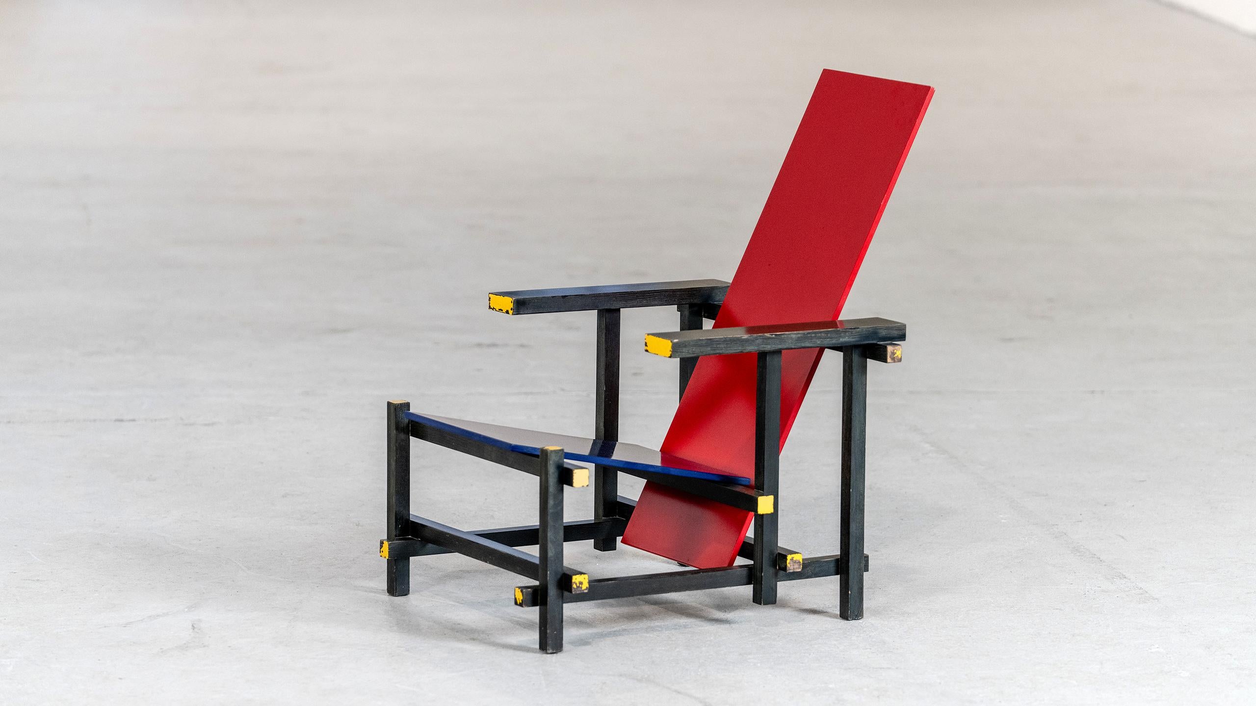 Gerrit Rietveld - Silla temprana roja y azul nº 231 de Cassina De Stijl  Bauhaus Hecho a mano