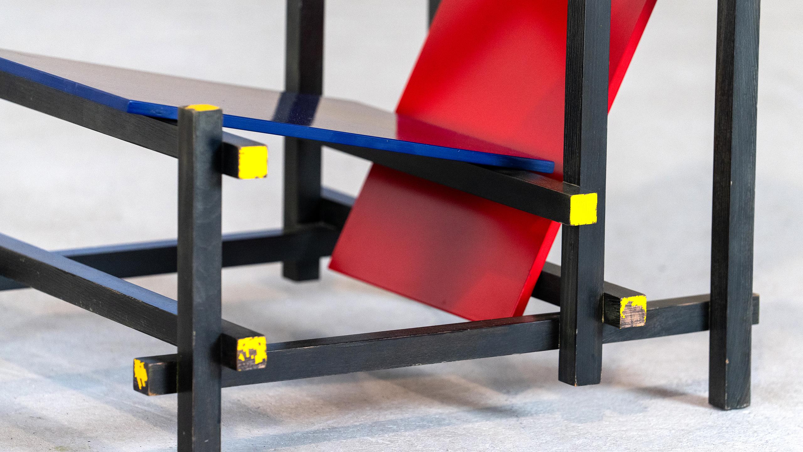 Gerrit Rietveld - Silla temprana roja y azul nº 231 de Cassina De Stijl  Bauhaus Madera