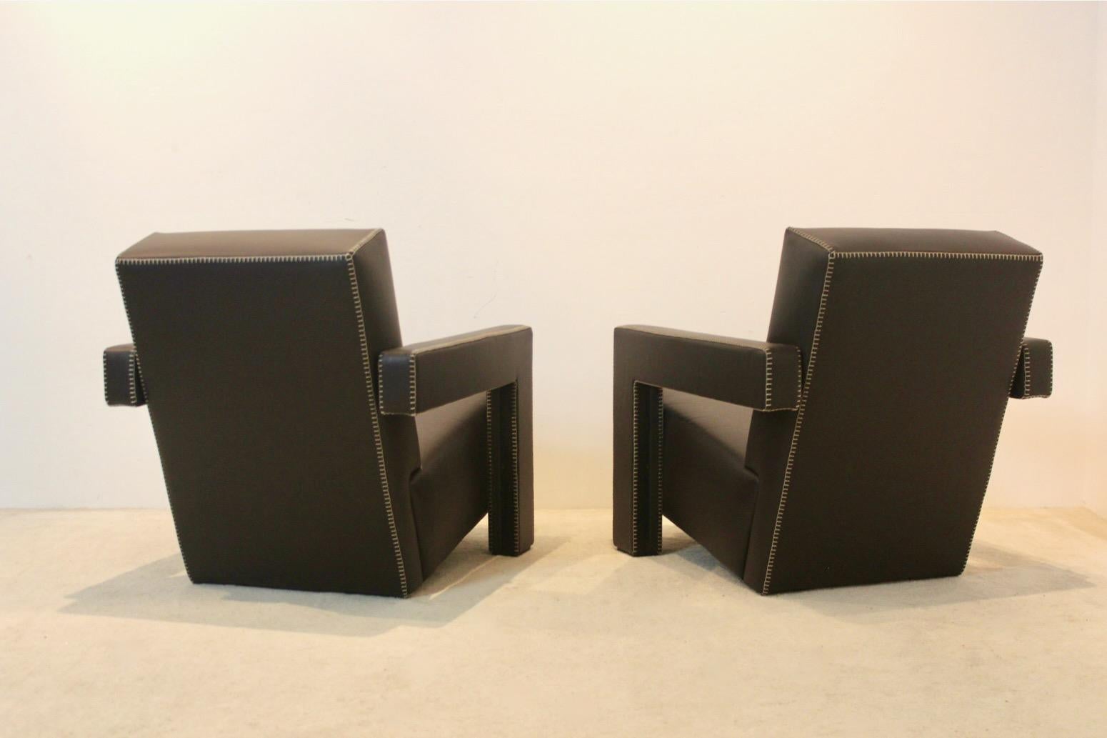 Gerrit Rietveld für Cassina - Zwei ikonische 'Utrecht'-Stühle aus Leder im Zustand „Gut“ im Angebot in Voorburg, NL