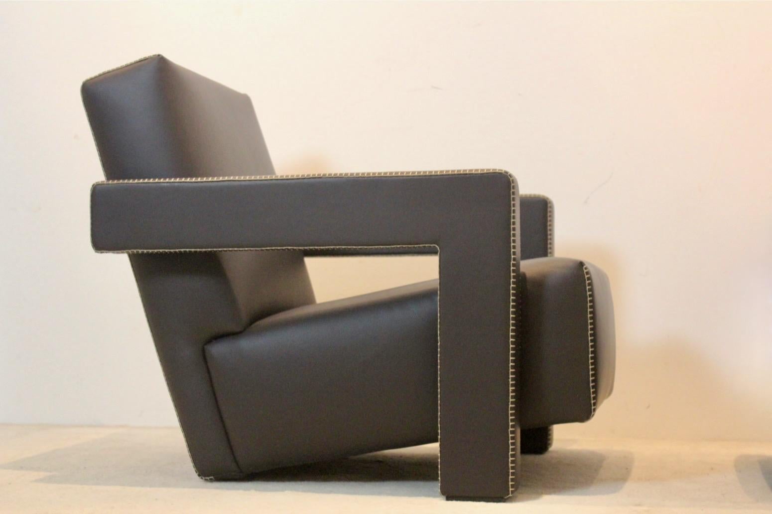 Gerrit Rietveld für Cassina - Zwei ikonische 'Utrecht'-Stühle aus Leder im Angebot 3