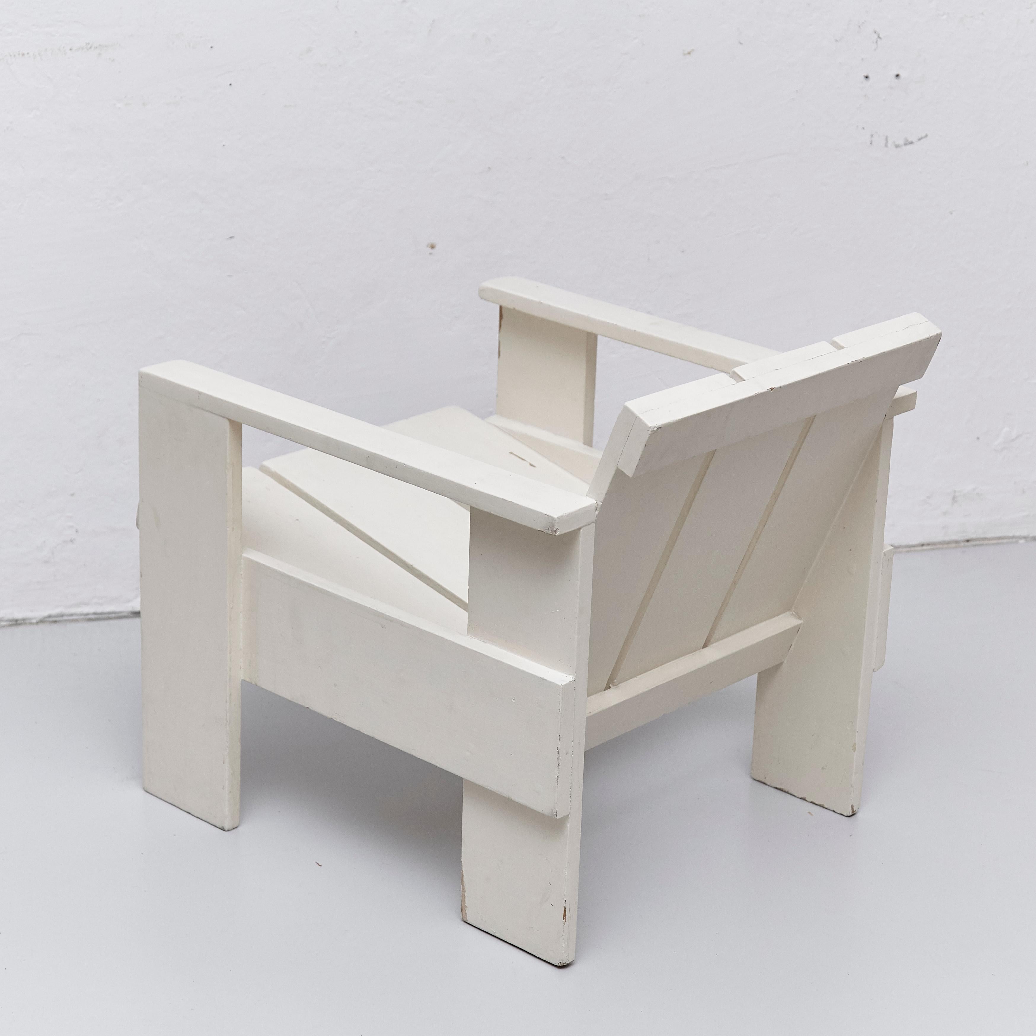 After Gerrit Rietveld Mid-Century Modern White Wood Crate Chair, circa 1950 2