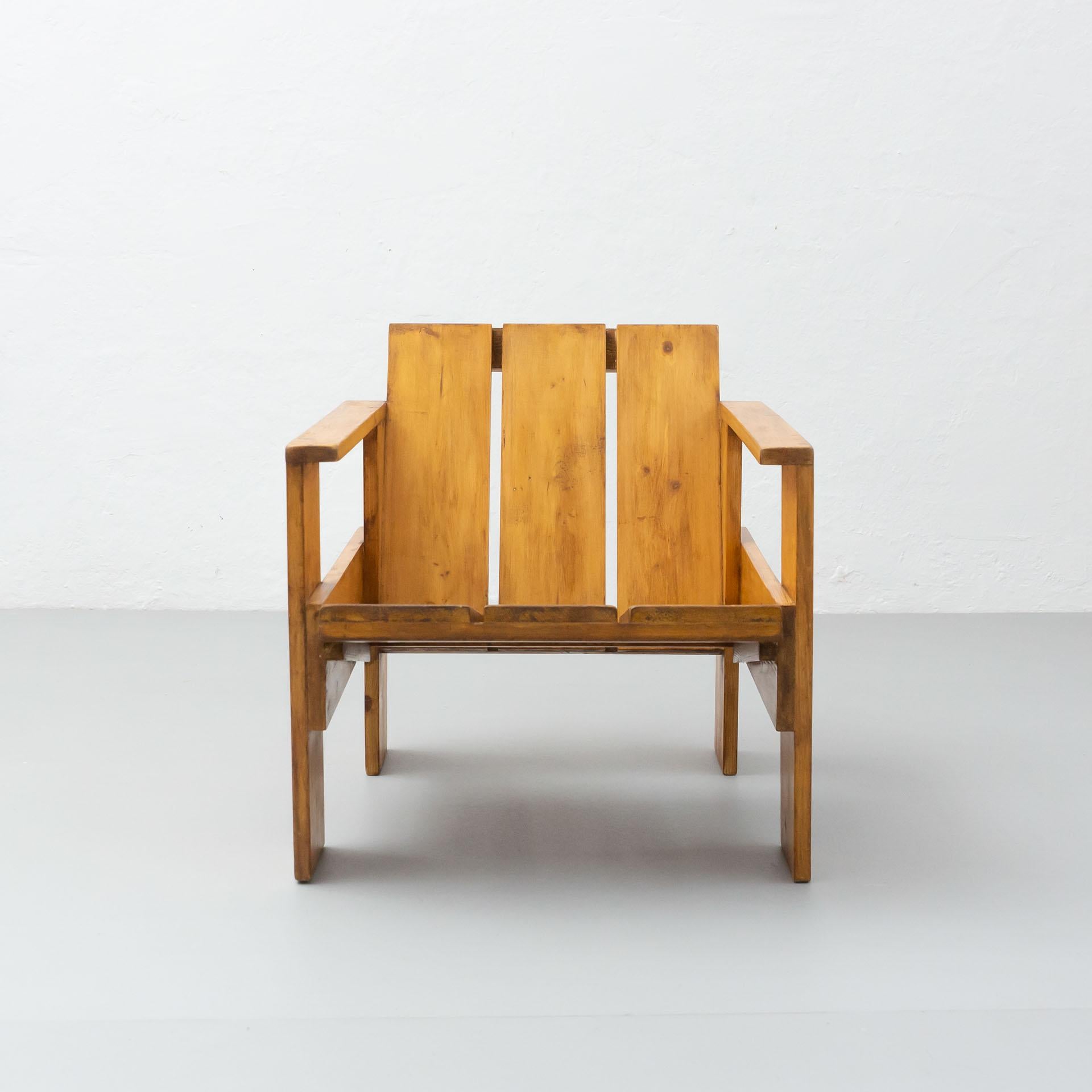 Crate chair designed by Gerrit Thomas Rietveld, executed circa 1950 by Metz and Co in Holland.

In good original condition, preserving a beautiful patina.

Materials
Wood

Dimensions:
D 72.5 cm x W 57.9 cm x H 59 cm

Gerrit Thomas Rietveld