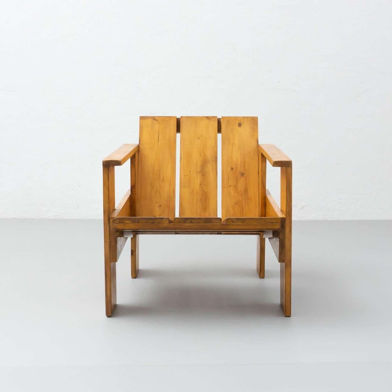 Crate chair designed by Gerrit Thomas Rietveld, executed circa 1950 by Metz and Co in Holland.

In good original condition, preserving a beautiful patina.

Materials
wood

Dimensions:
D 72.5 cm x W 57.9 cm x H 59 cm.

Gerrit Thomas
