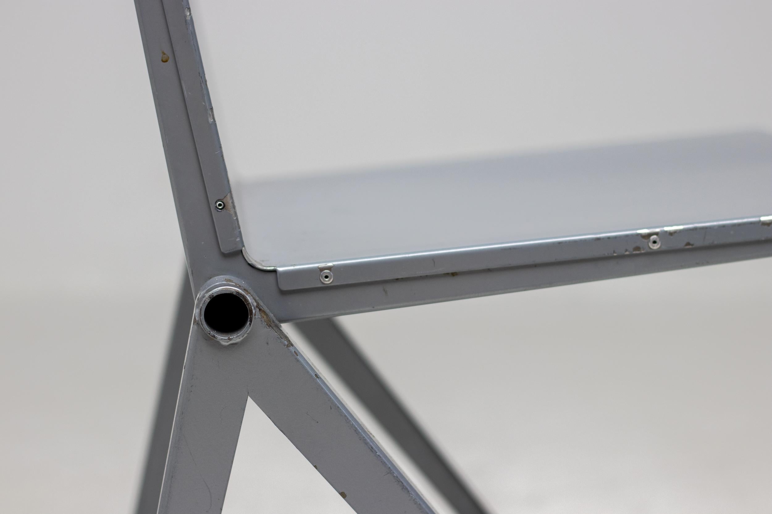 Gerrit Rietveld Mondial-Stuhl (21. Jahrhundert und zeitgenössisch) im Angebot