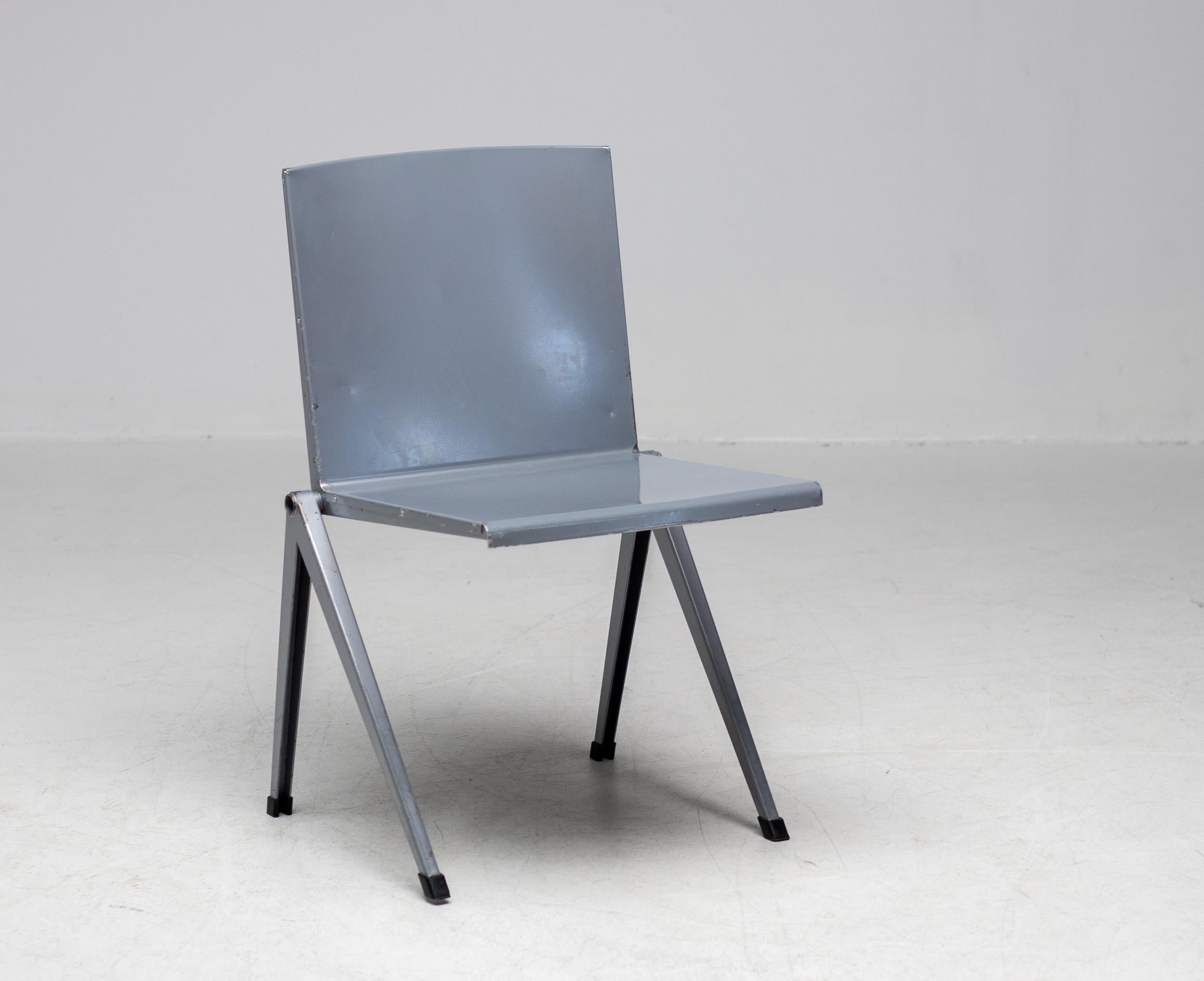 Gerrit Rietveld Mondial-Stuhl im Angebot 1