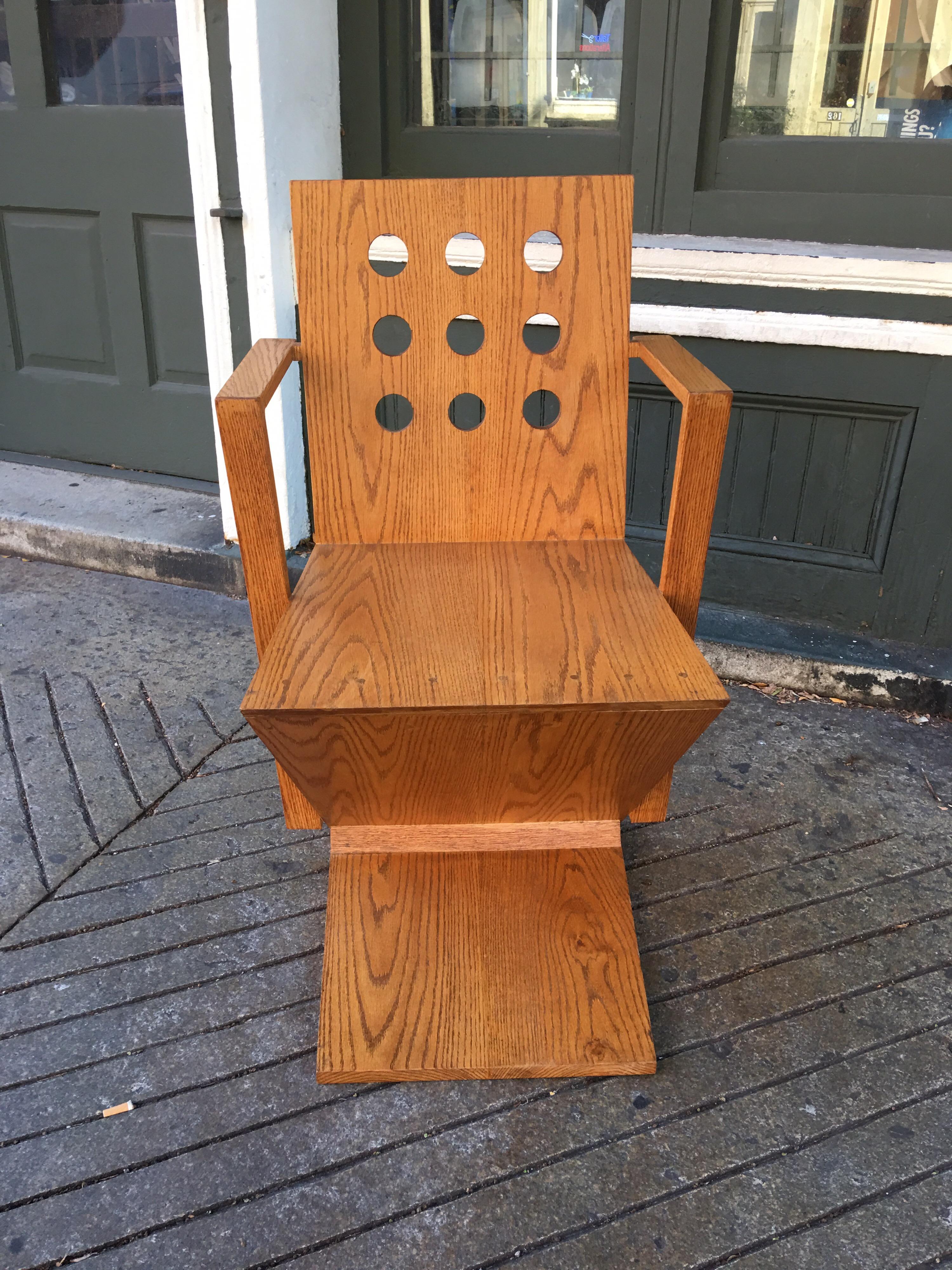 Gerrit Rietveld large oak chair probably built in the 1970s. Great scale and visually stunning piece! Solid as a rock! Nice graining and exposed dowels.