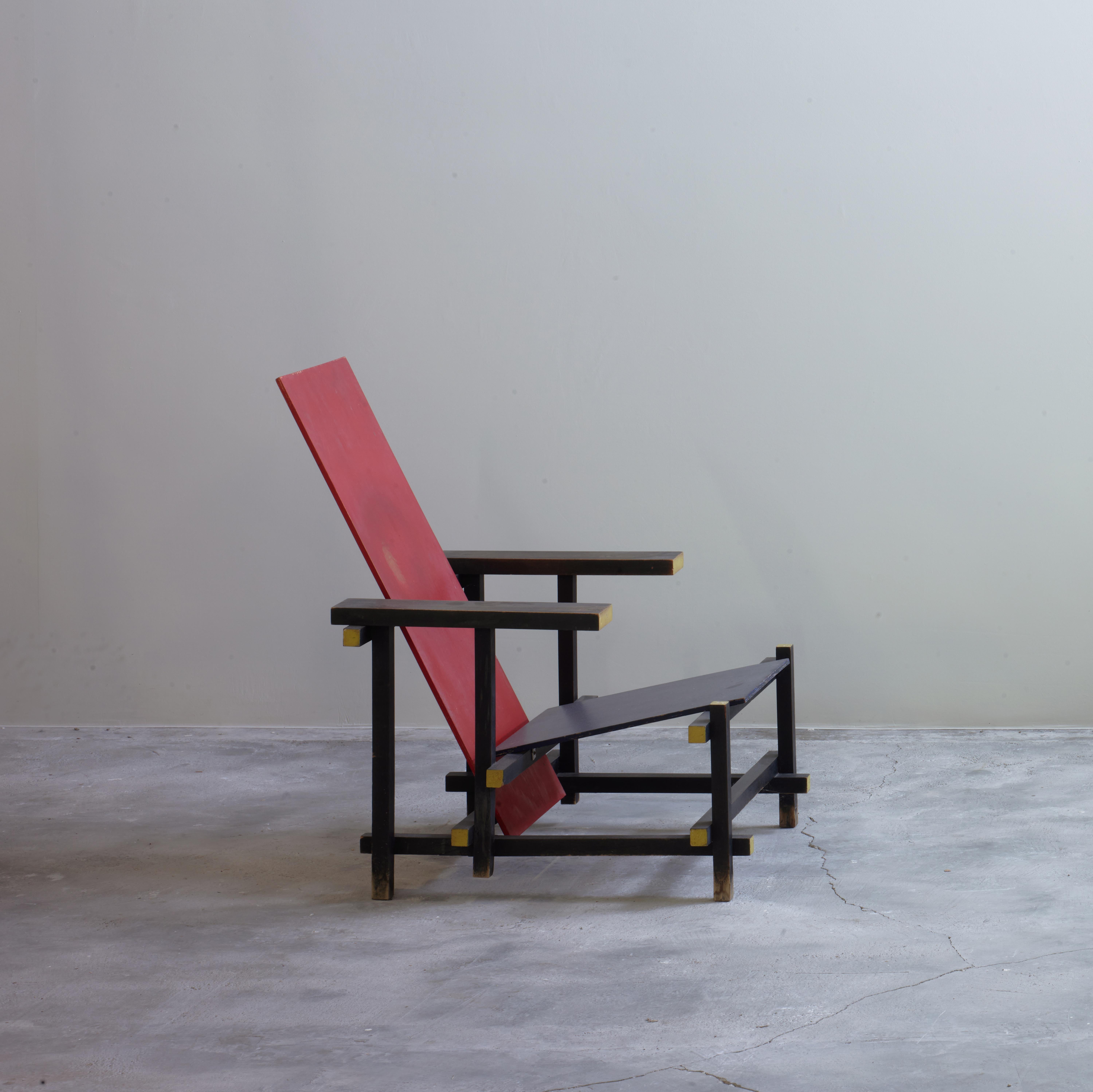 Néerlandais Gerrit Rietveld, chaise rouge et bleue / Authentique chaise en vente