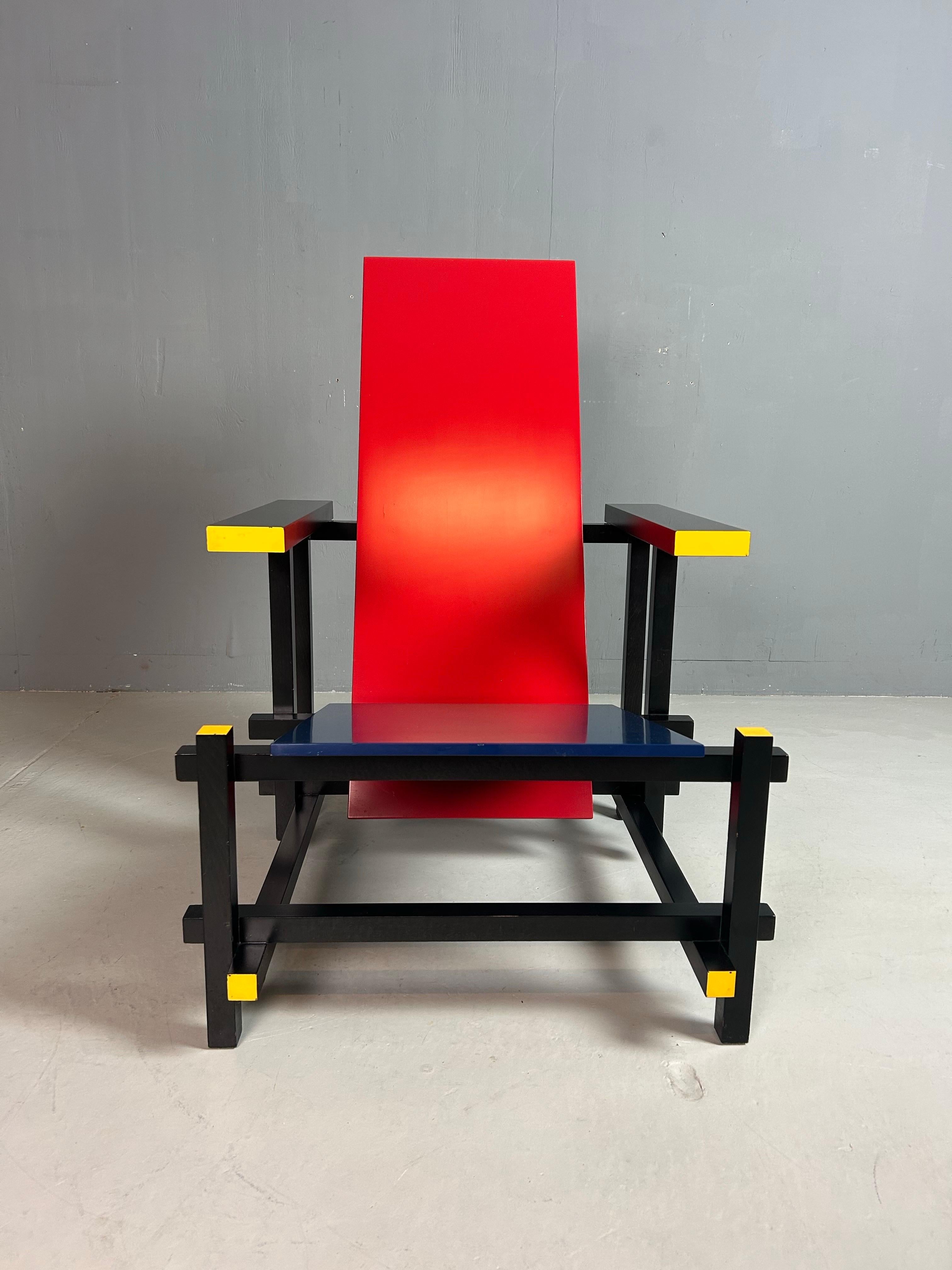The Red and Blue chair was originally designed in 1918 by Dutch architect and designer Gerrit Rietveld, one of the leading figures of the De Stijl movement.

This striking lounge chair features a black-stained beech frame combined with a blue