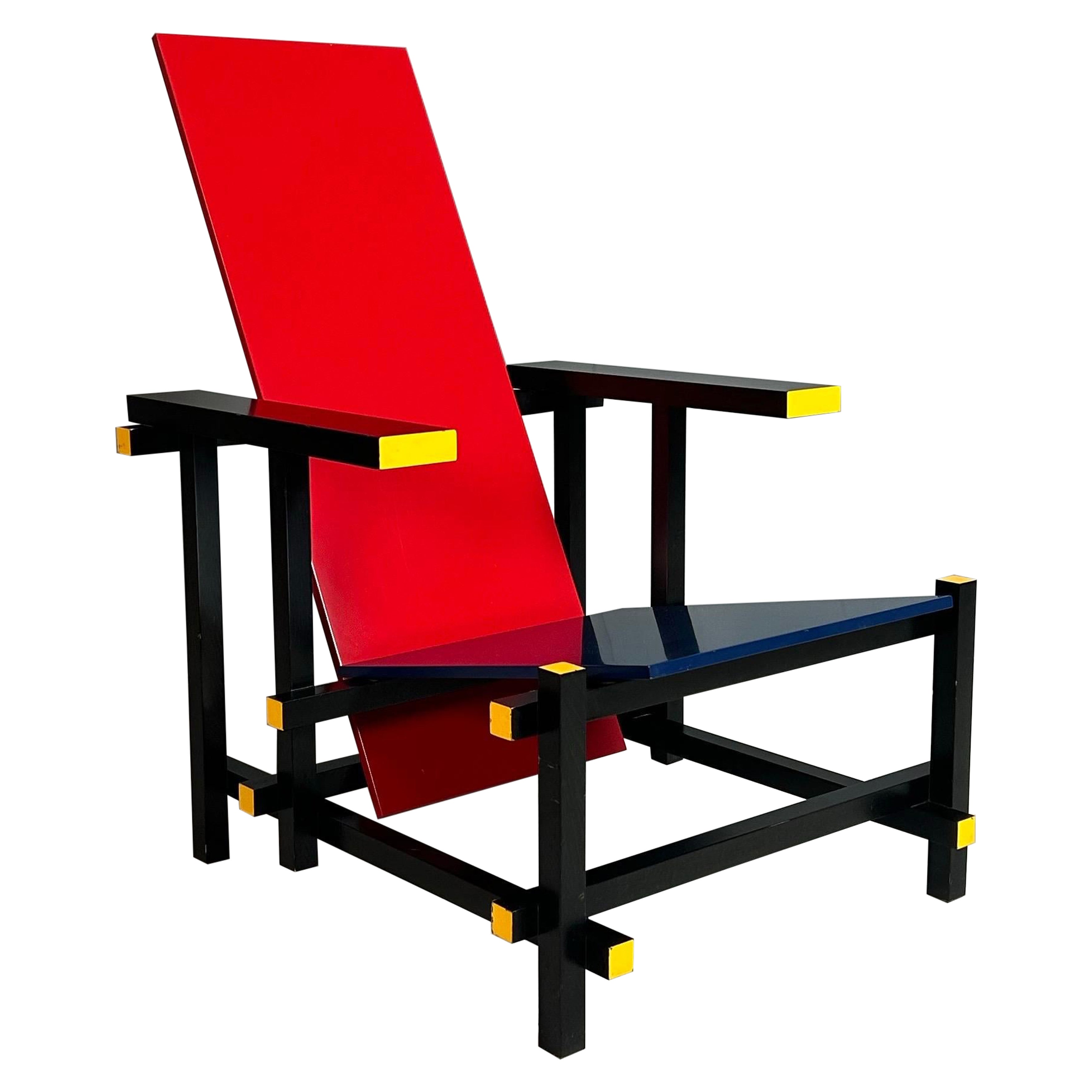 Gerrit Rietveld chaise rouge et bleue par Cassina en vente