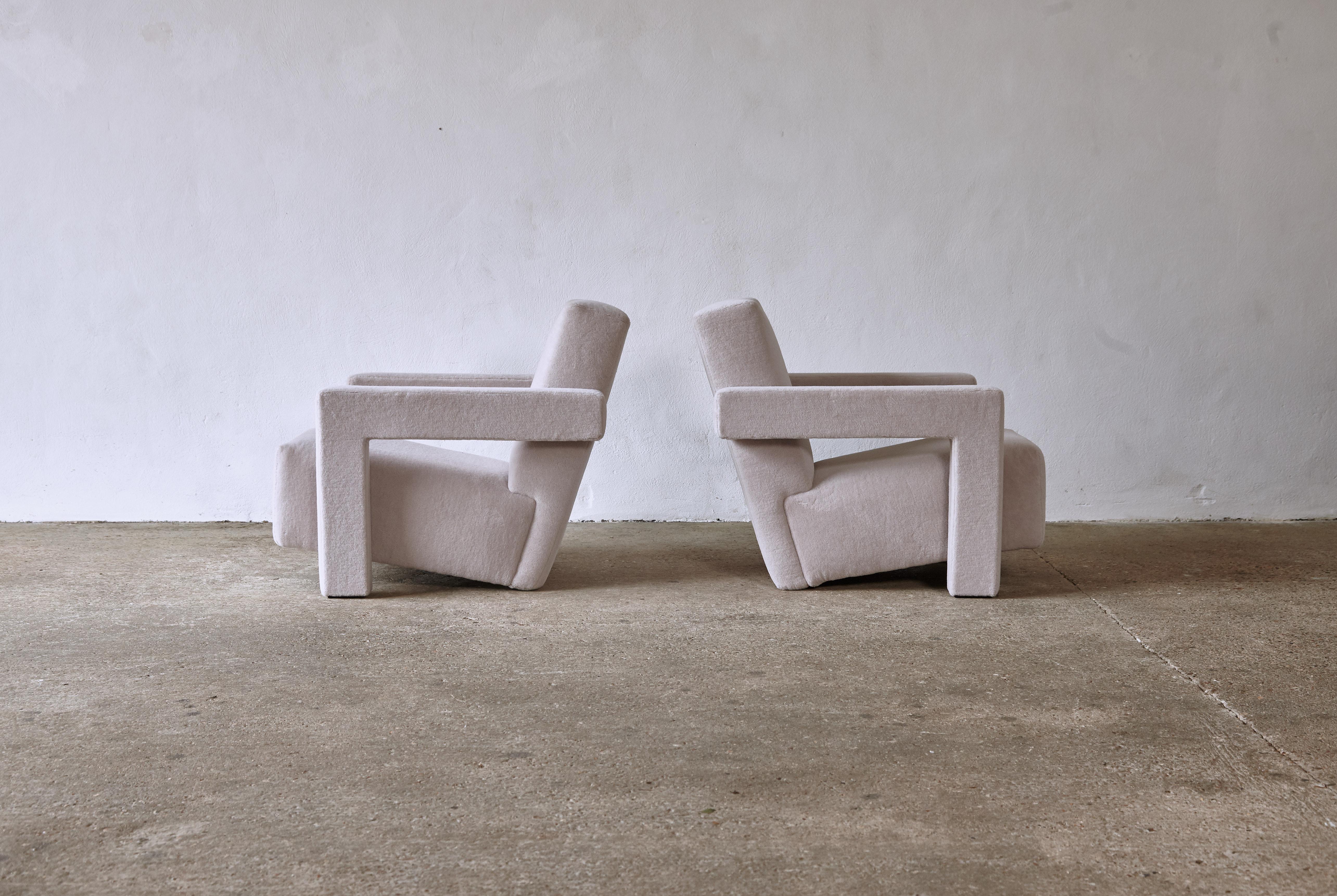 Mid-Century Modern Chaises Utrecht Gerrit Rietveld, Cassina, nouvellement tapissées en pure alpaga