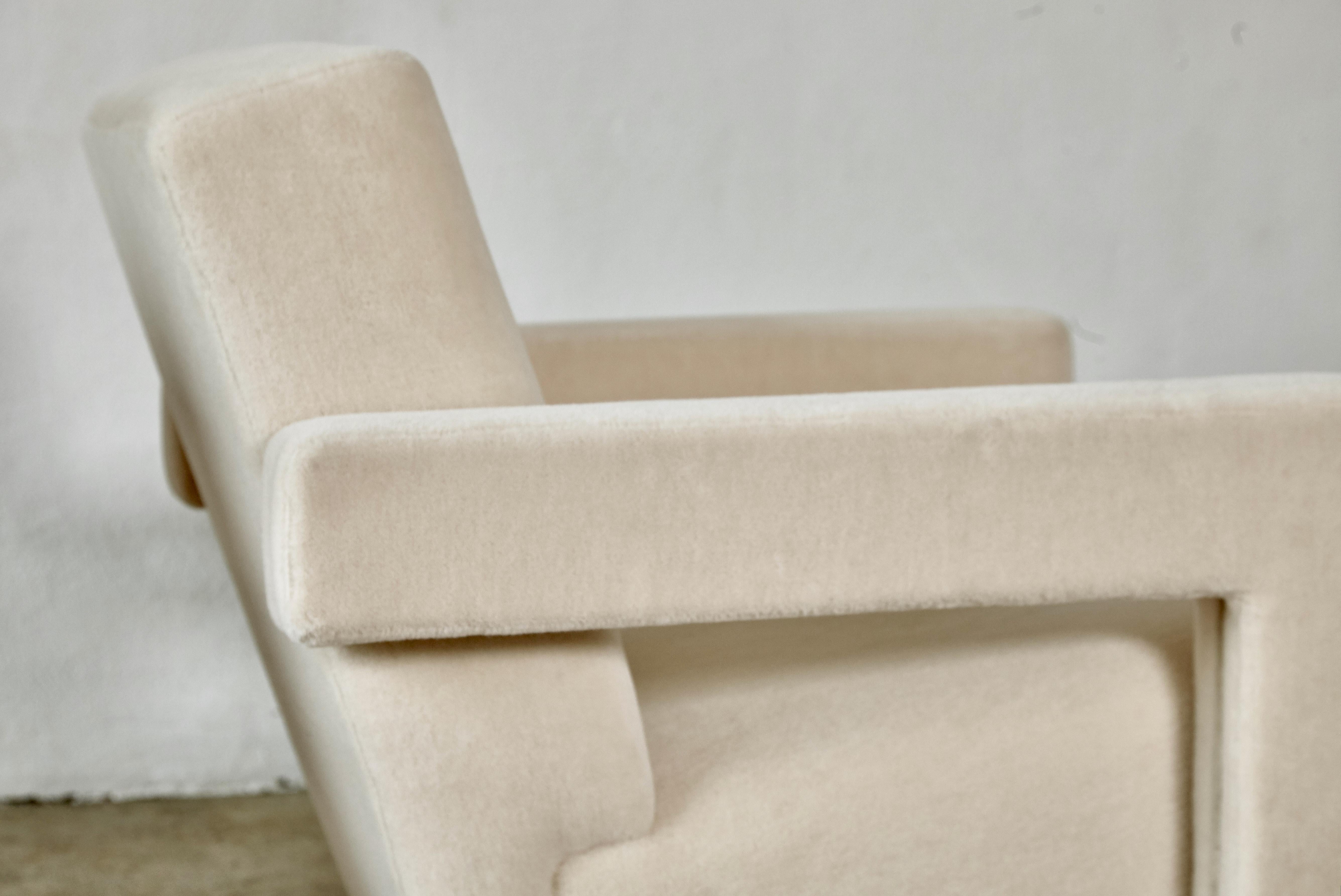 Gerrit Rietveld Utrecht Chairs, Cassina, Newly Upholstered in Pure Alpaca For Sale 2