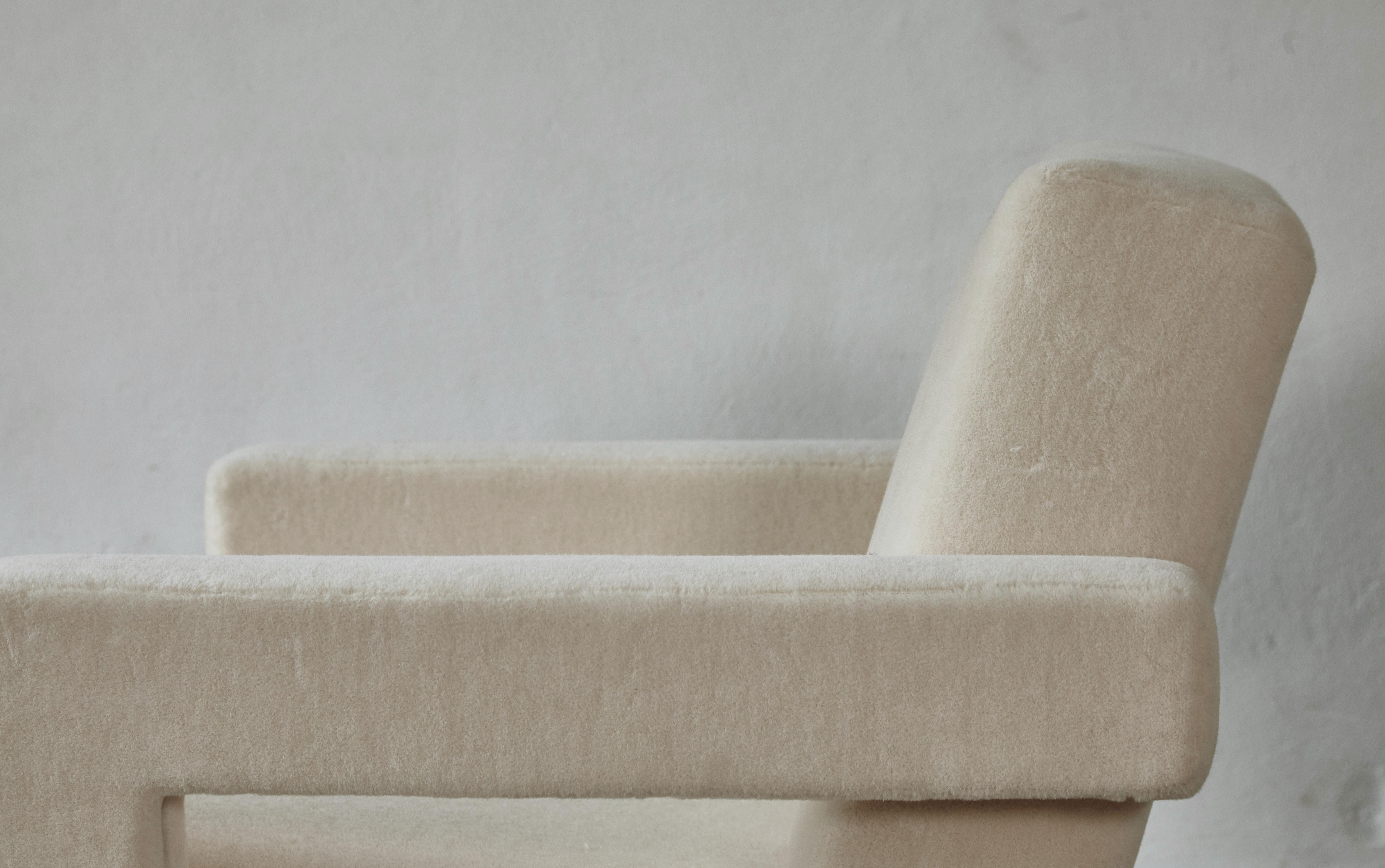 Gerrit Rietveld Utrecht Chairs, Cassina, Newly Upholstered in Pure Alpaca For Sale 3