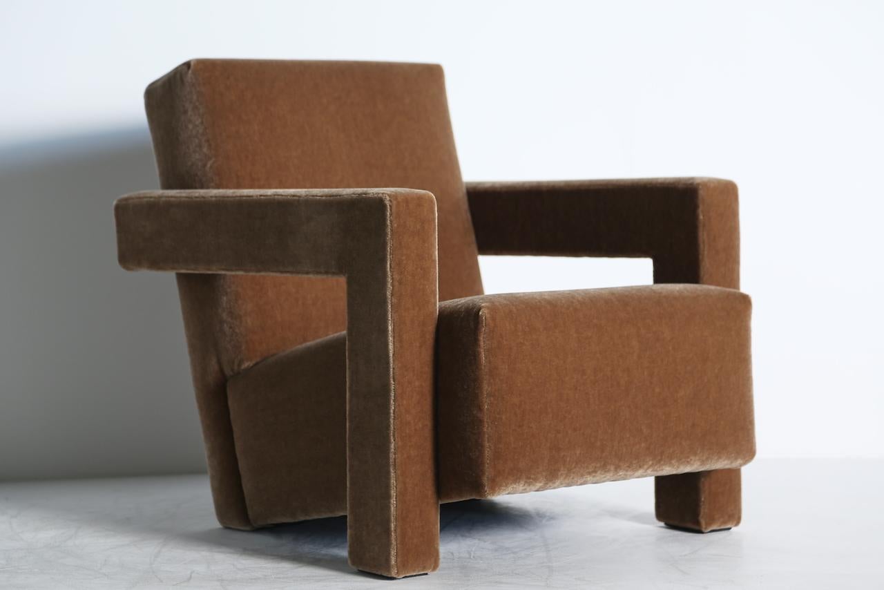 Sedie Gerrit Rietveld Utrecht, Cassina, appena rivestite in puro mohair in vendita 3