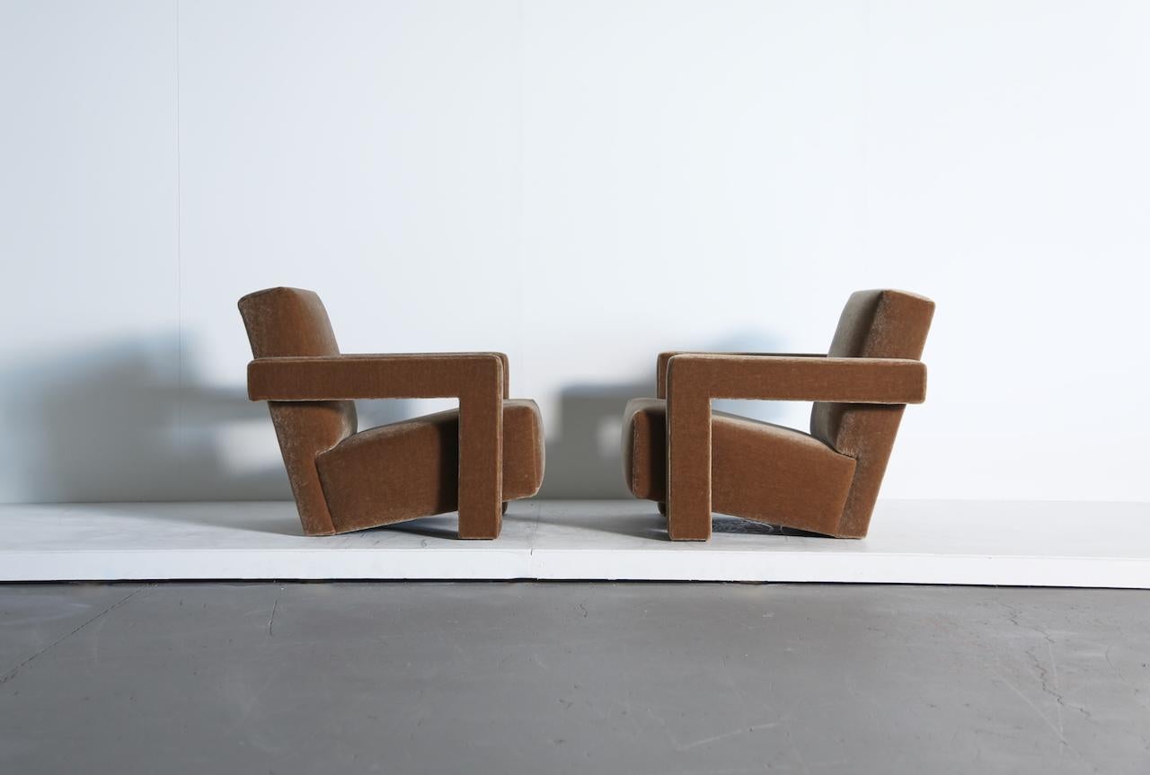 Sedie Gerrit Rietveld Utrecht, Cassina, appena rivestite in puro mohair In condizioni buone in vendita a LEWES, GB