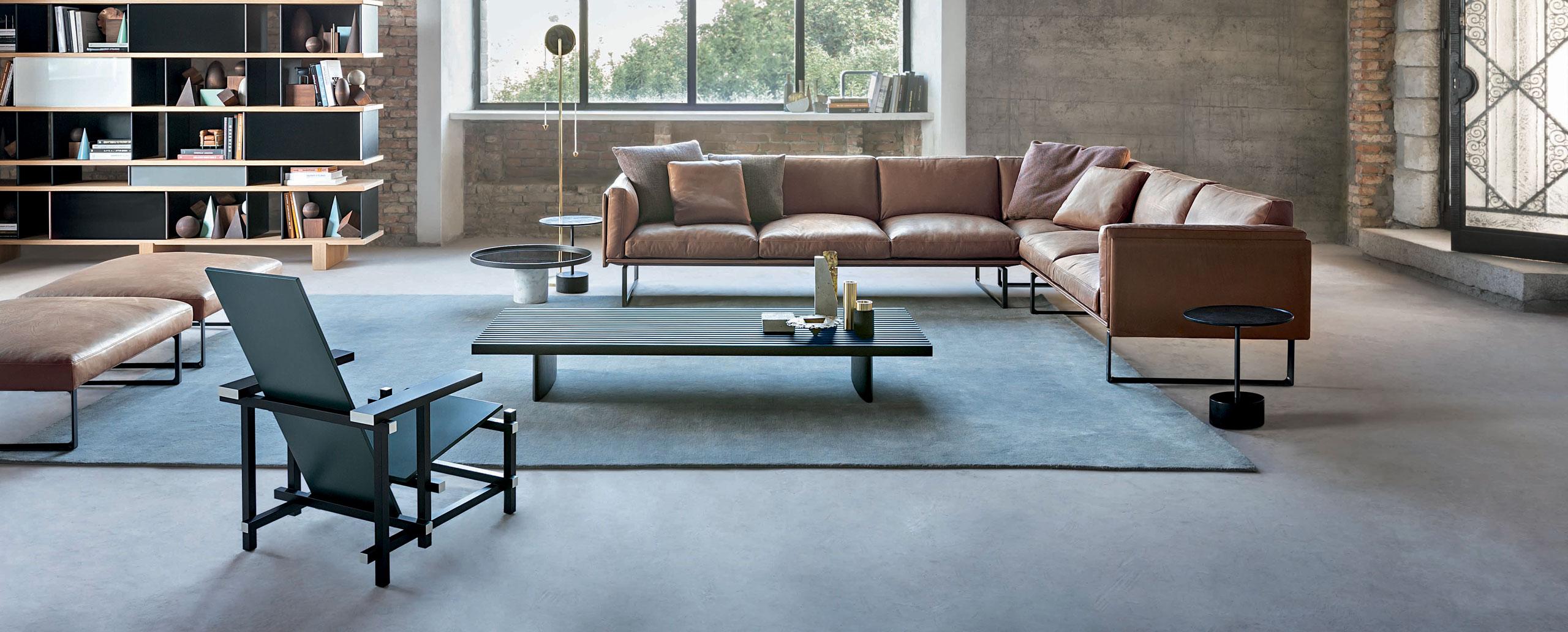Cuir Gerrit Rietveld version Zeilmaker de la chaise noire, rouge et bleue par Cassina en vente