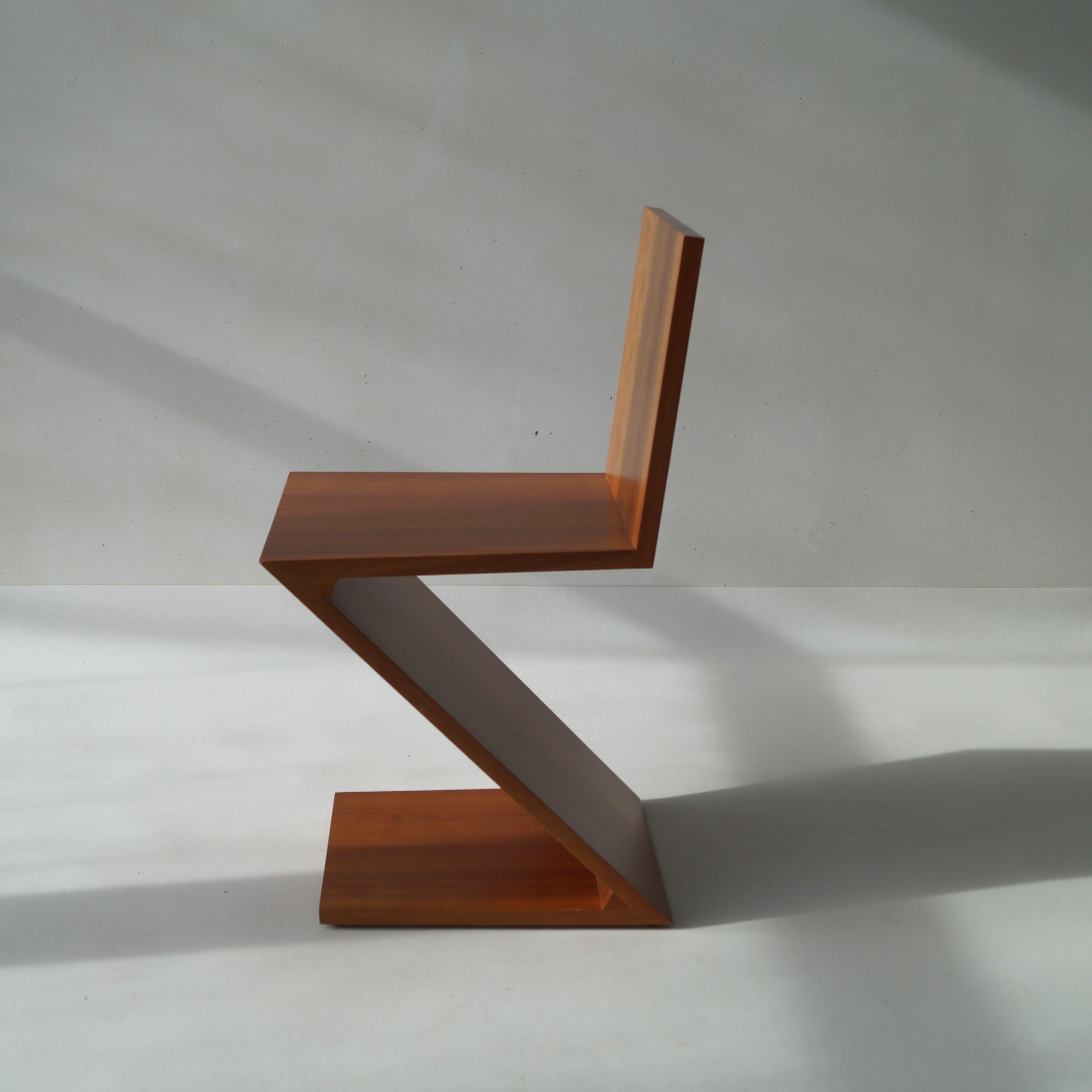 Gerrit Rietveld Zig Zag chair by Cassina, 1980s 3