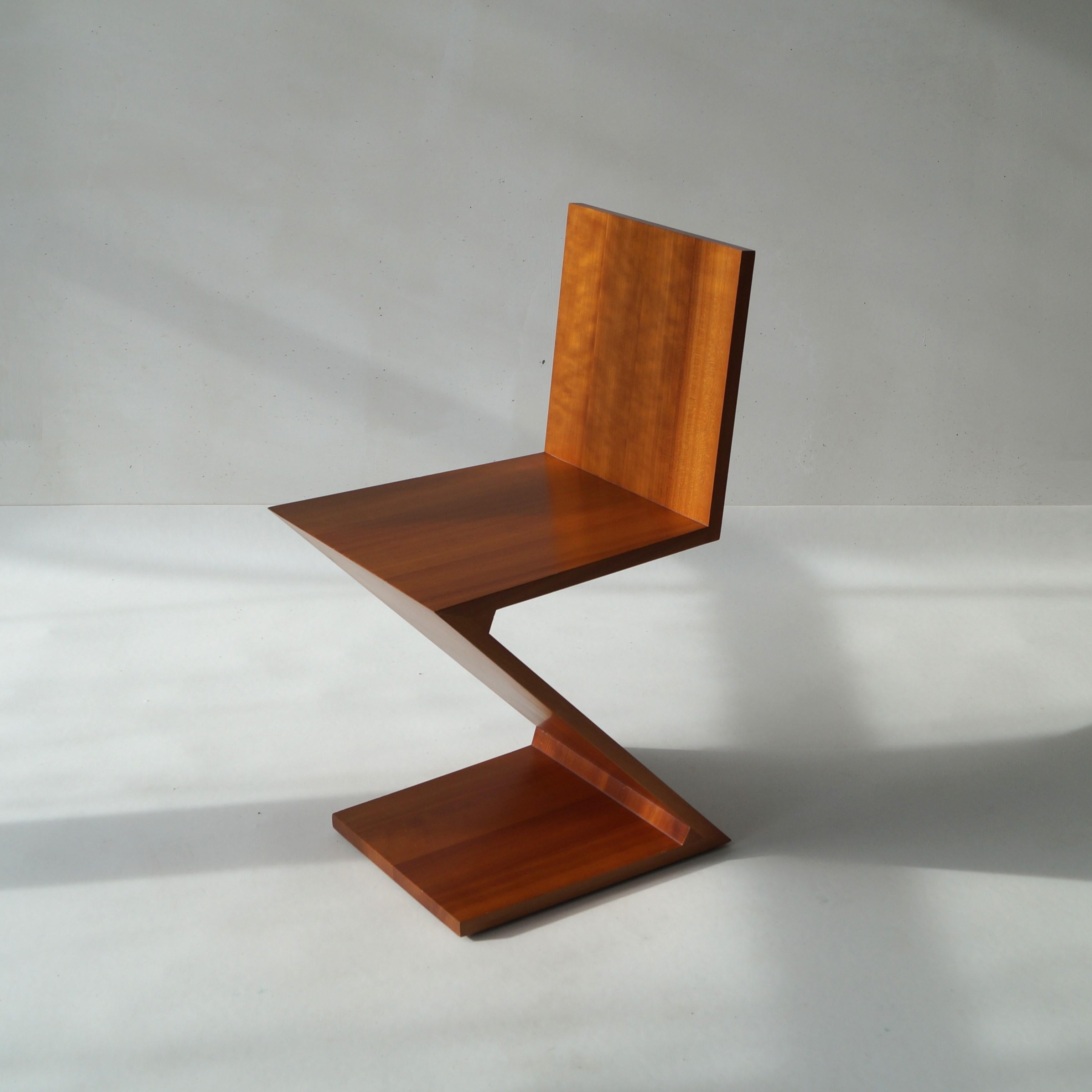 Gerrit Rietveld Zig Zag chair by Cassina, 1980s 4