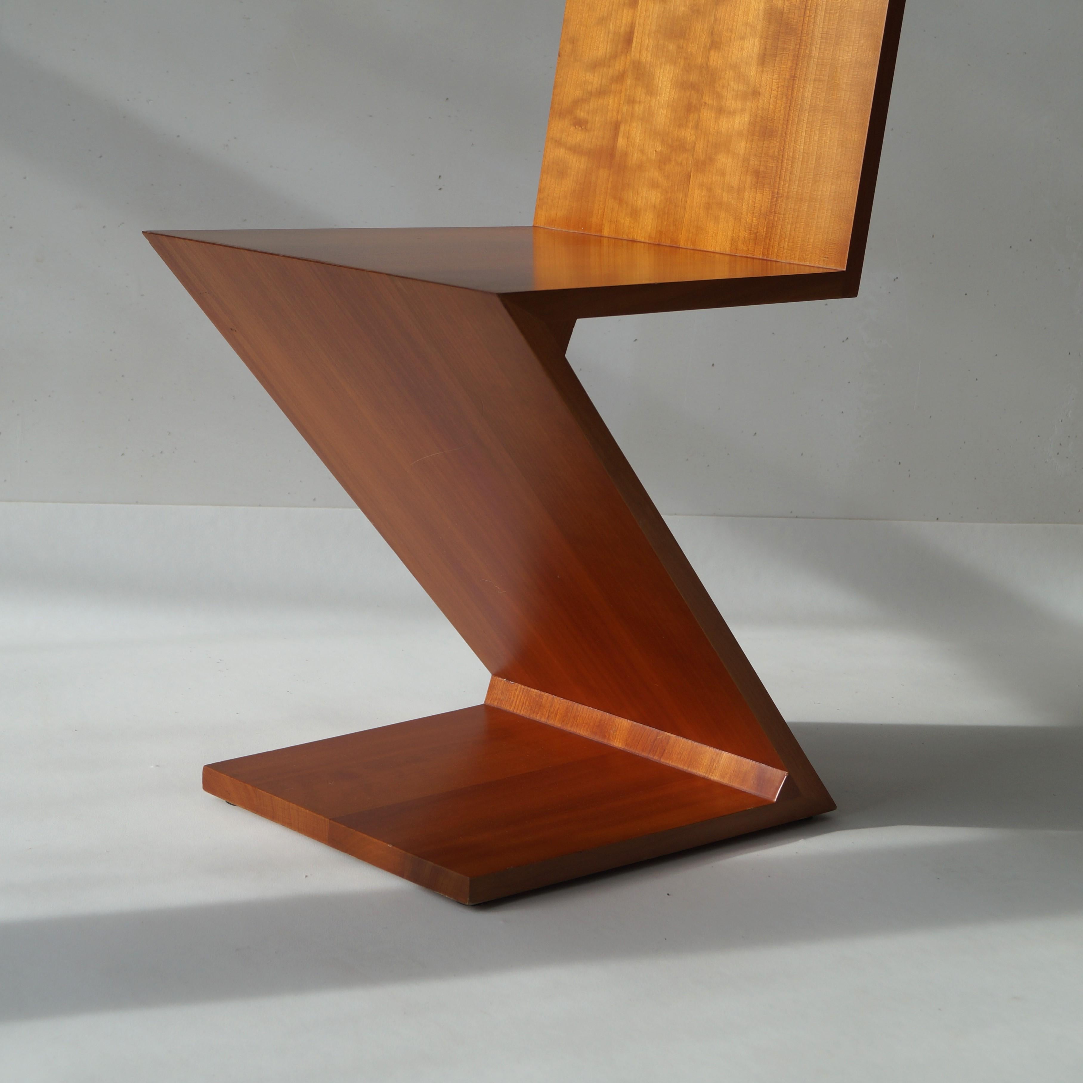 Gerrit Rietveld Zig Zag chair by Cassina, 1980s 8