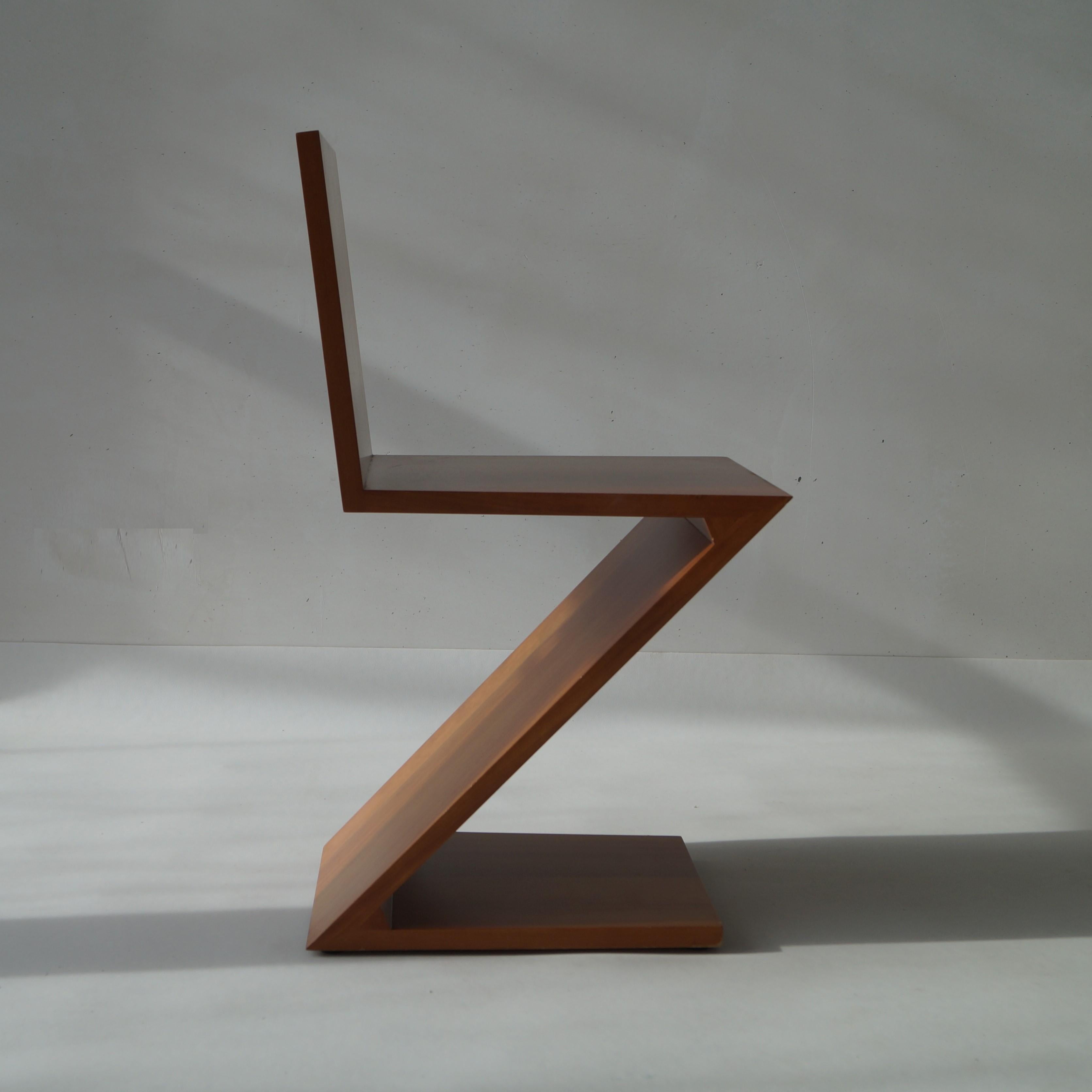 Gerrit Rietveld Zig Zag chair by Cassina, 1980s In Good Condition In EVERDINGEN, NL