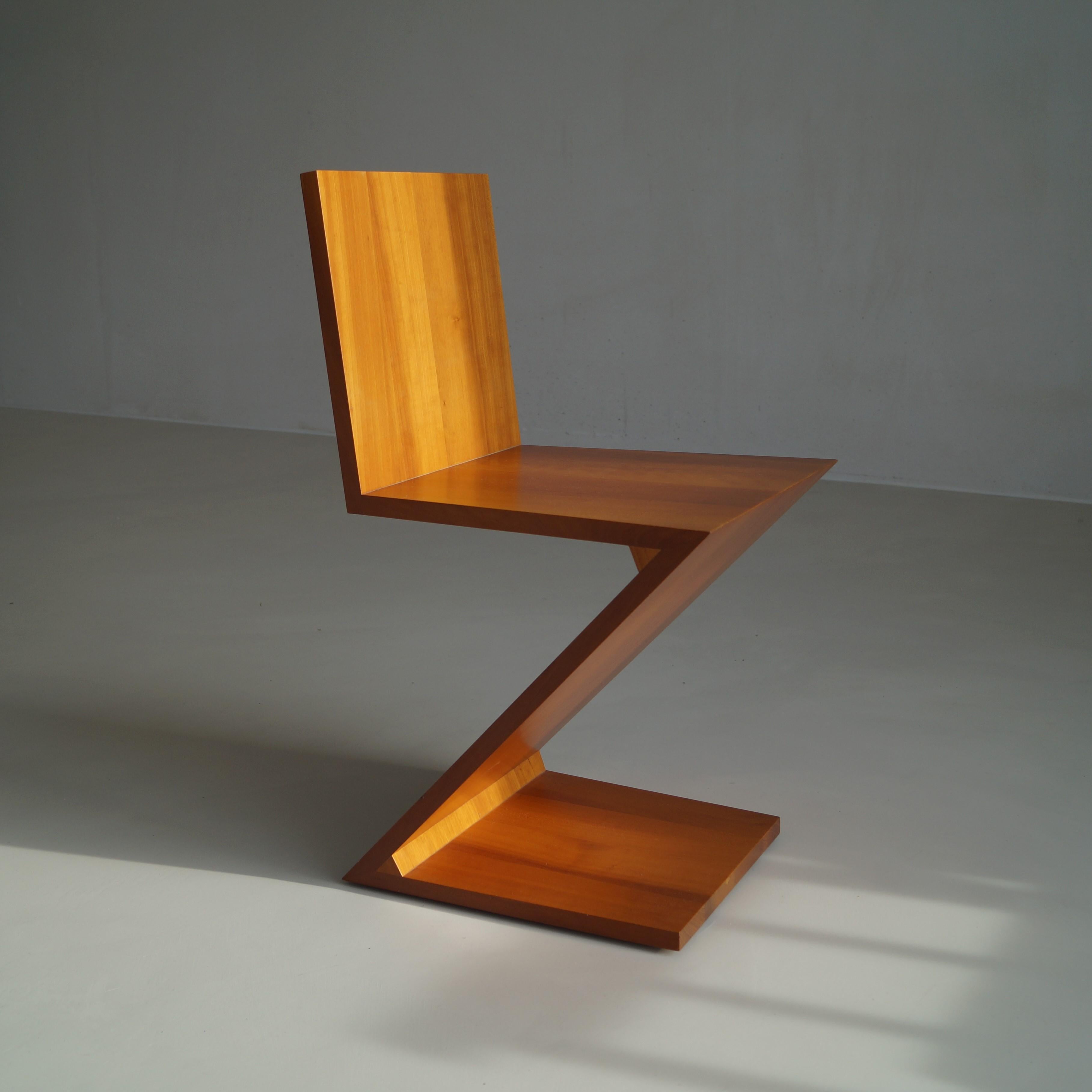 Gerrit Rietveld Zig Zag chair by Cassina, 1990s 3