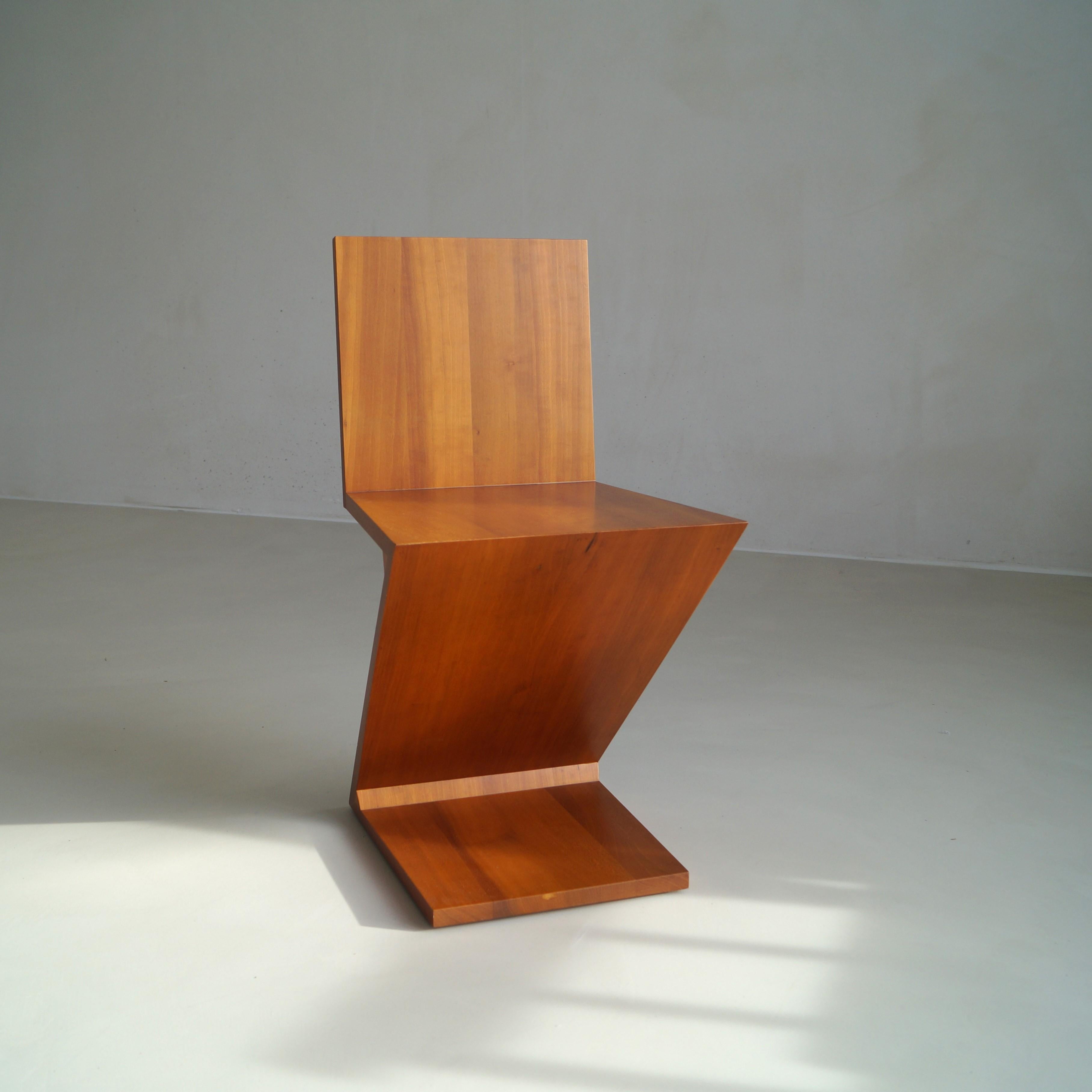 Gerrit Rietveld Zig Zag chair by Cassina, 1990s 4