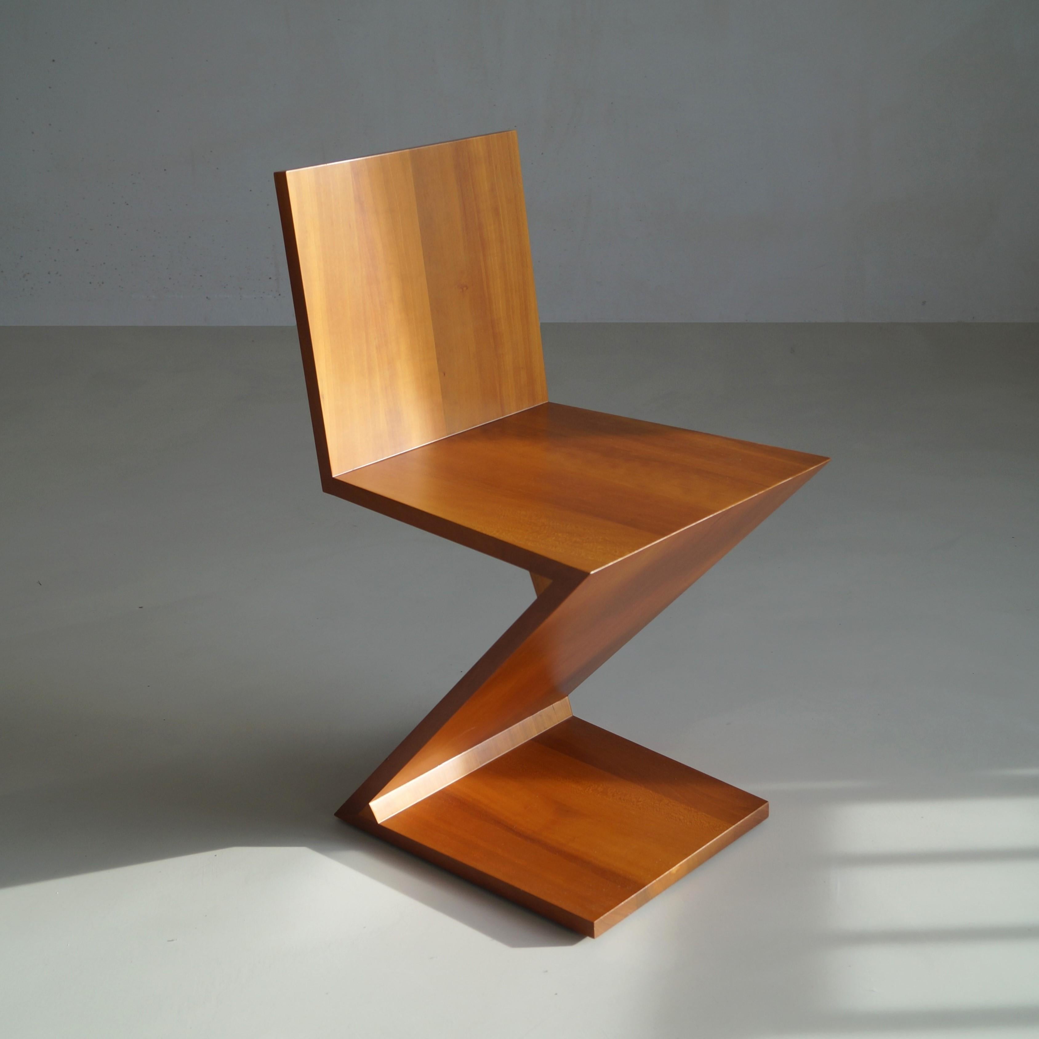 Gerrit Rietveld Zig Zag chair by Cassina, 1990s 9