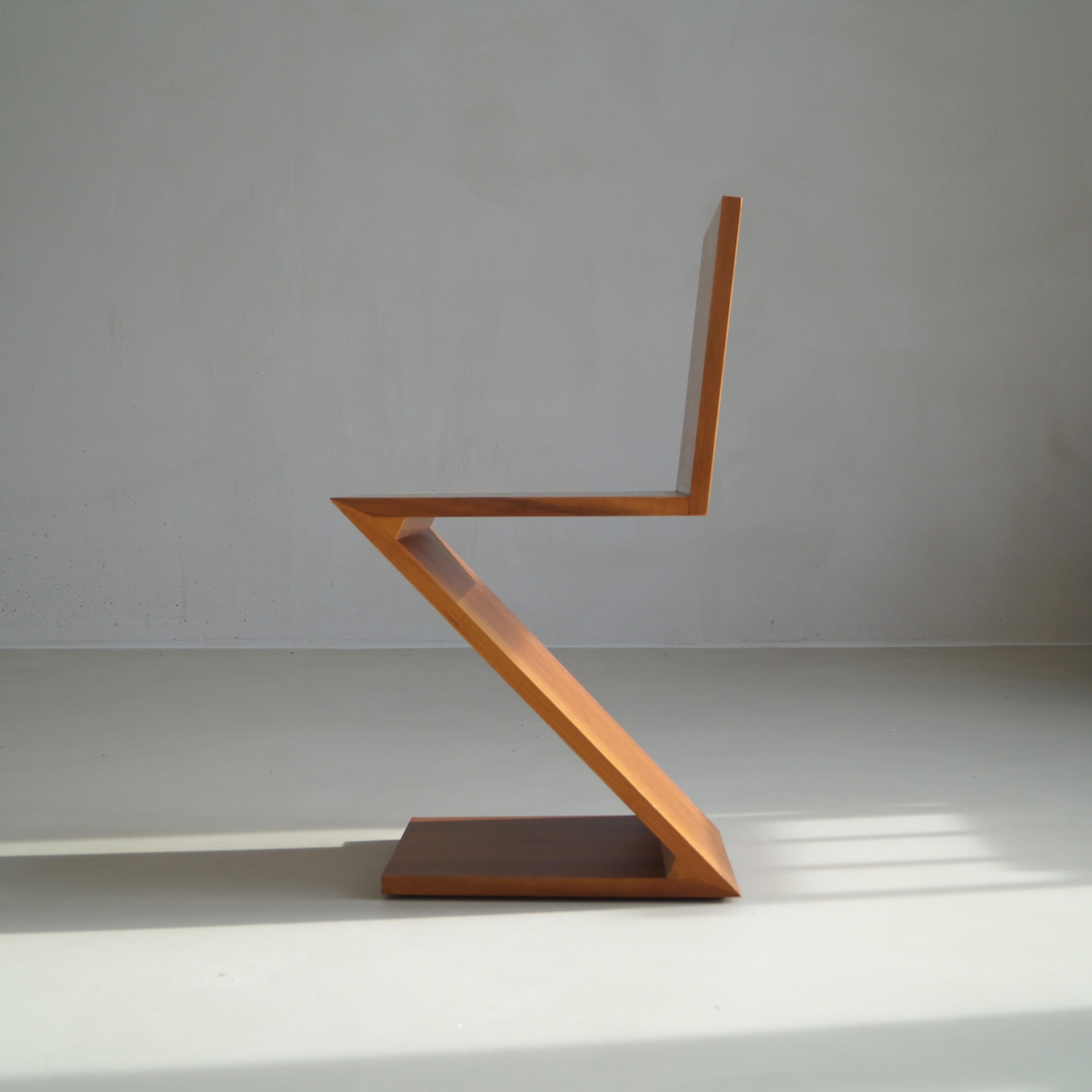 A vintage 1990s Cassina ''Zig Zag'' Chair, marked and numbered underneath and it comes with the original certificate. Comes from a first owner private collection.

The Zig Zag is a design icon, very sought after by interior designers and ''De