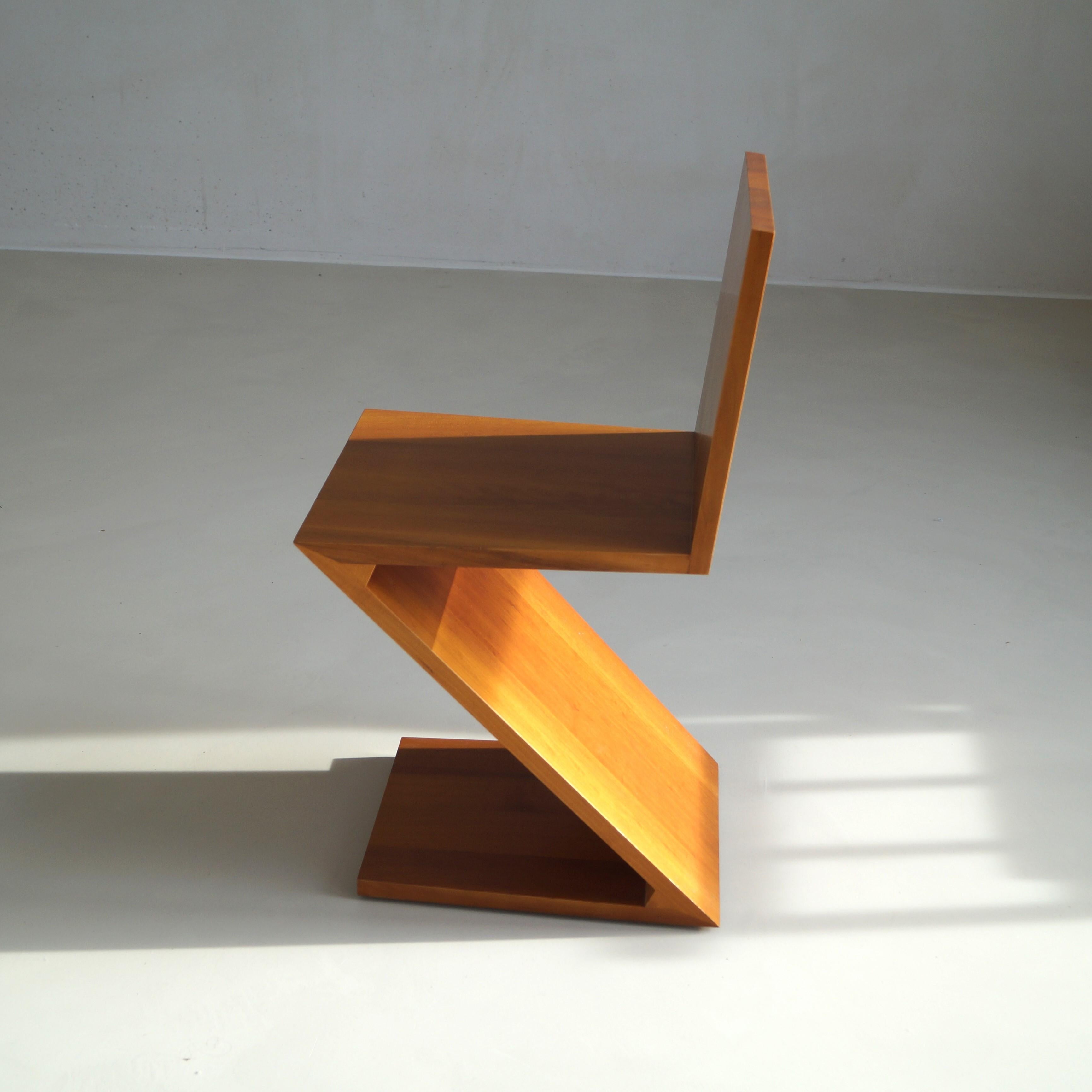 De Stijl Gerrit Rietveld Zig Zag chair by Cassina, 1990s
